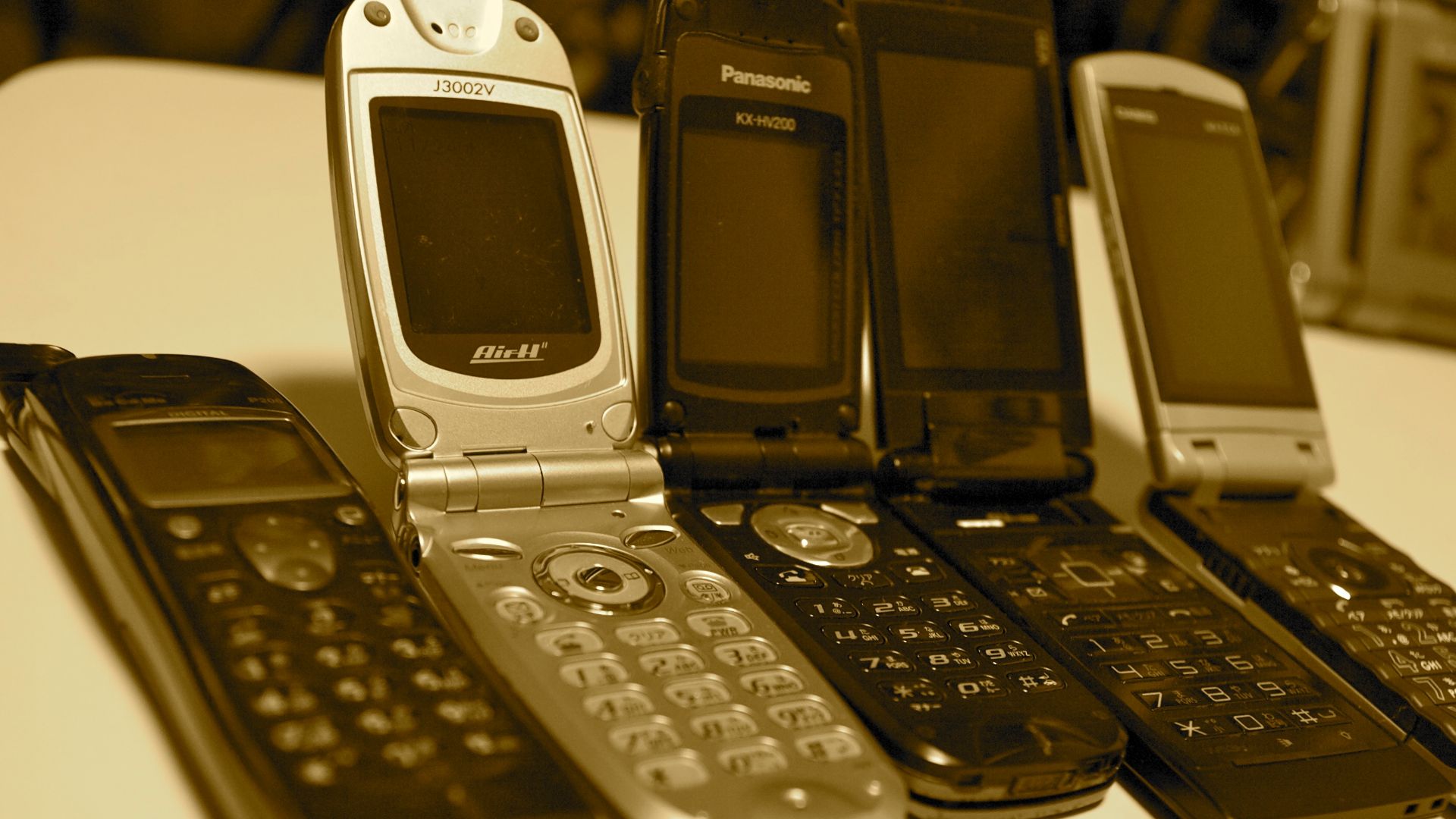 File:2010-11-24 mobile phones in Japan.jpg