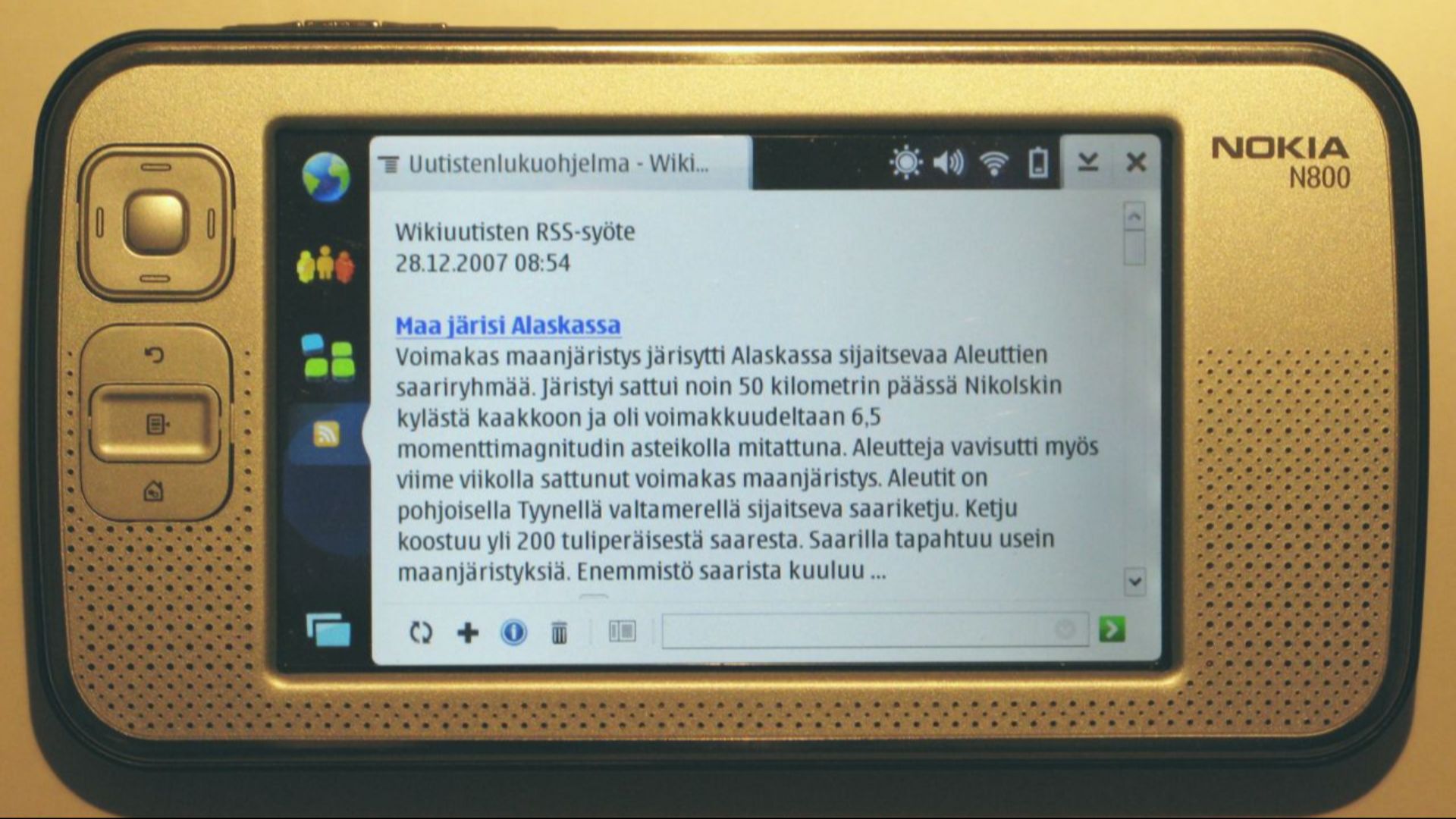 File:Nokia N800 OS2008 RSS Wikinews.jpg
