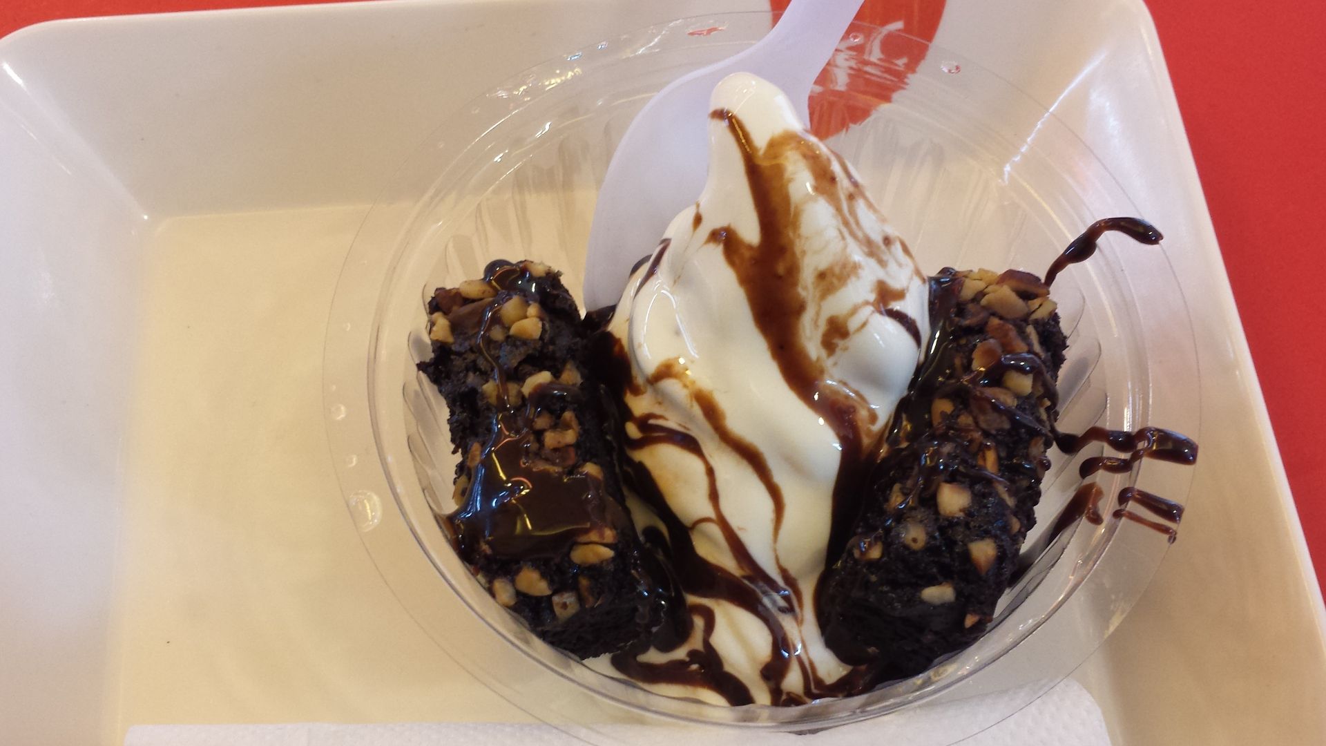 File:KFC Brownie with Vanilla Ice cream in Bangalore.jpg