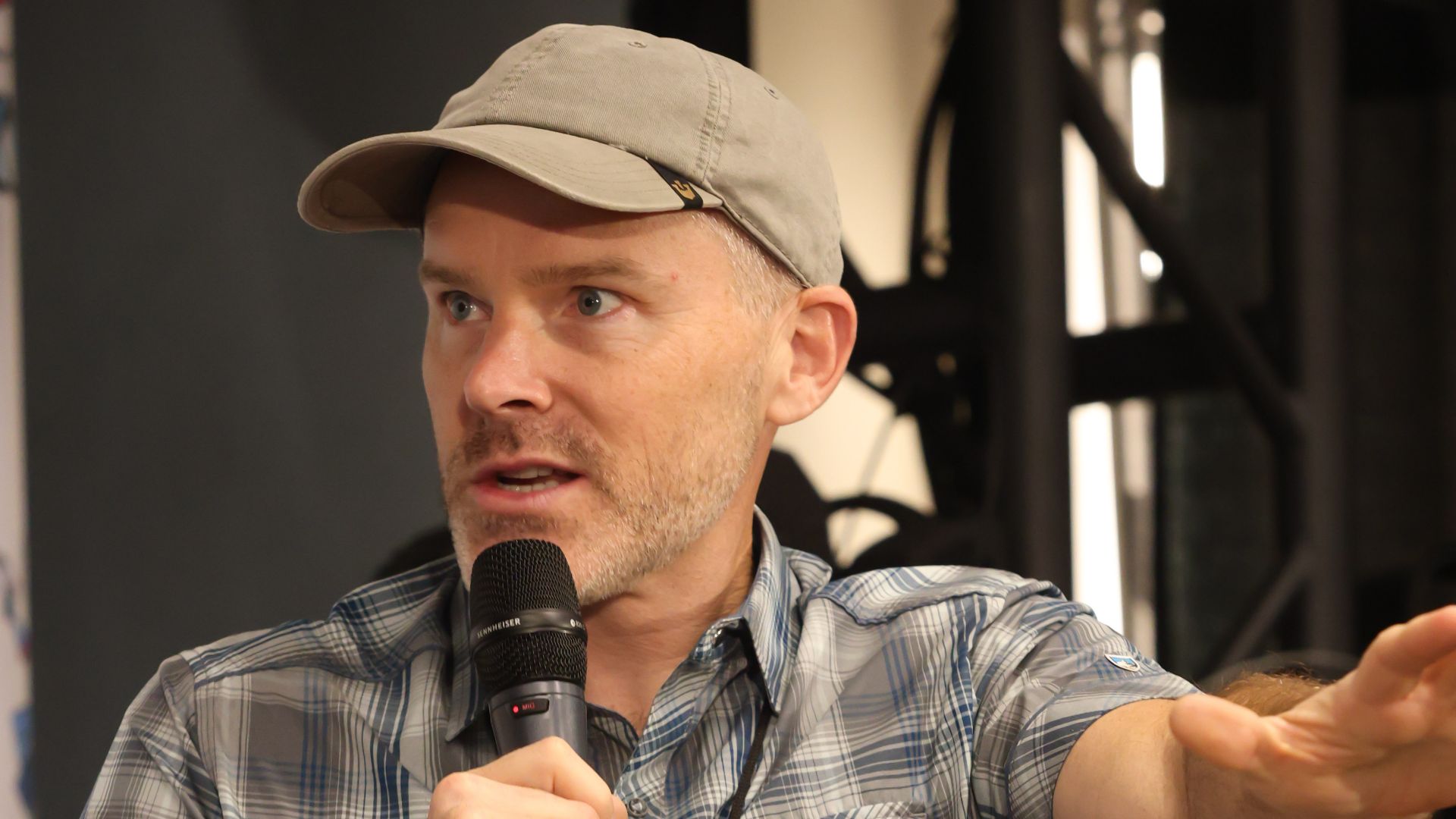 File:Roger Craig Smith (51388194675).jpg