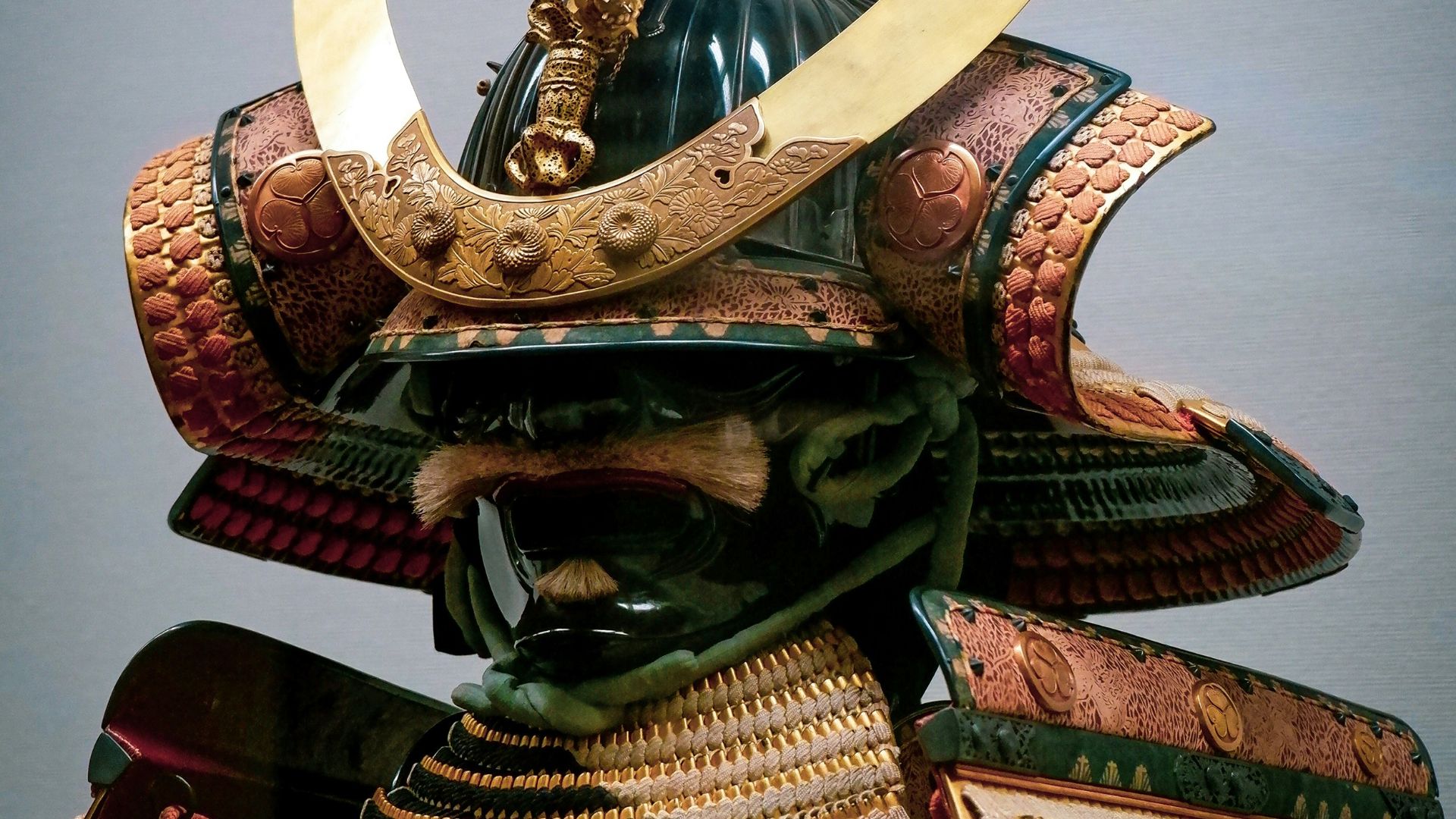 gold and red dragon figurine