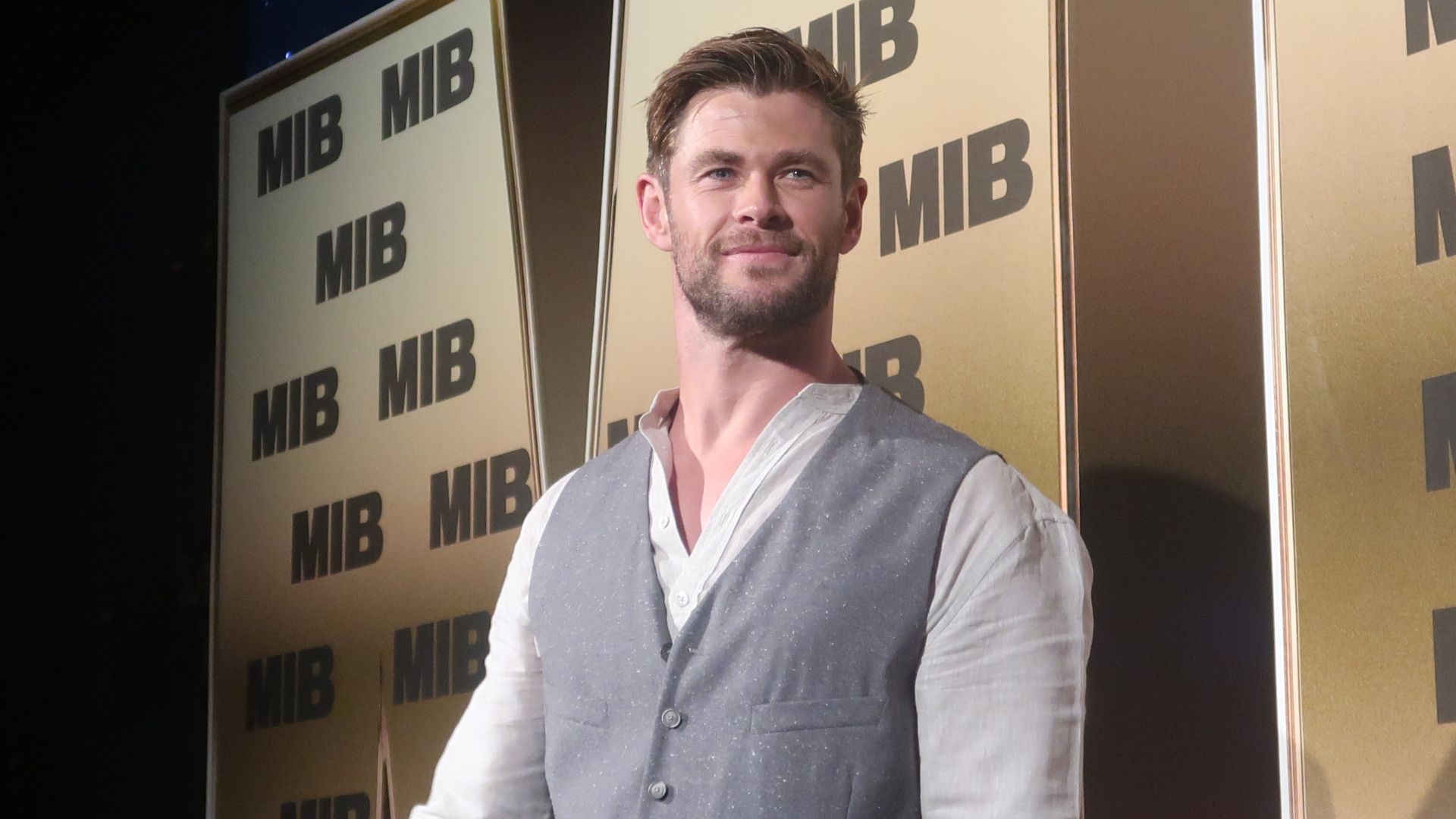 File:Chris Hemsworth Bali 2019 1.jpg