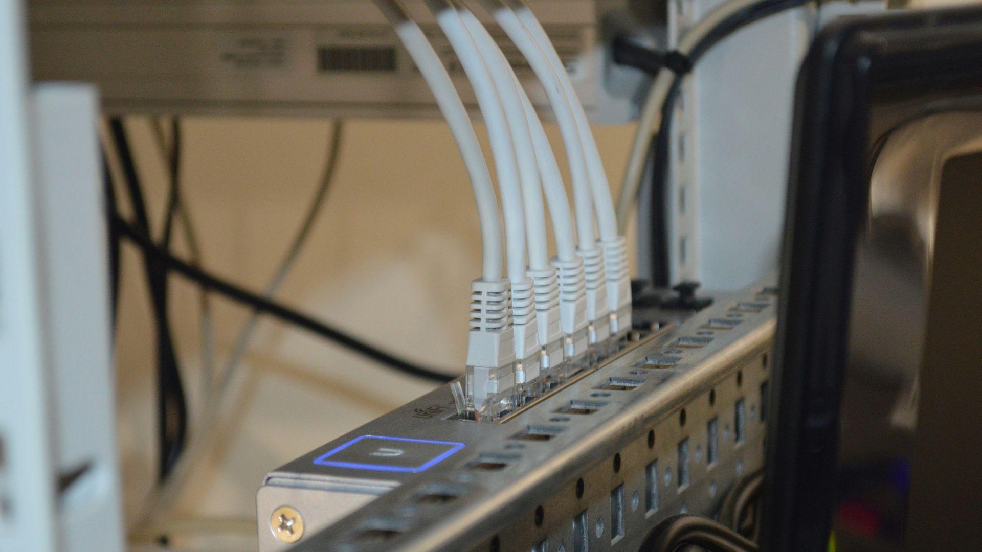 close up photography of mining rig