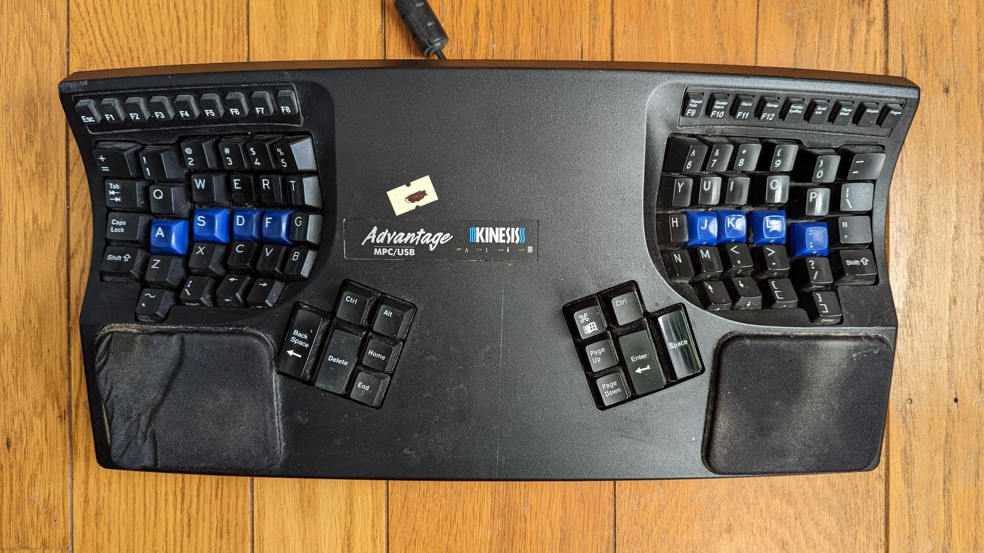 File:Kinesis Advantage KB500USB-blk 2.jpg