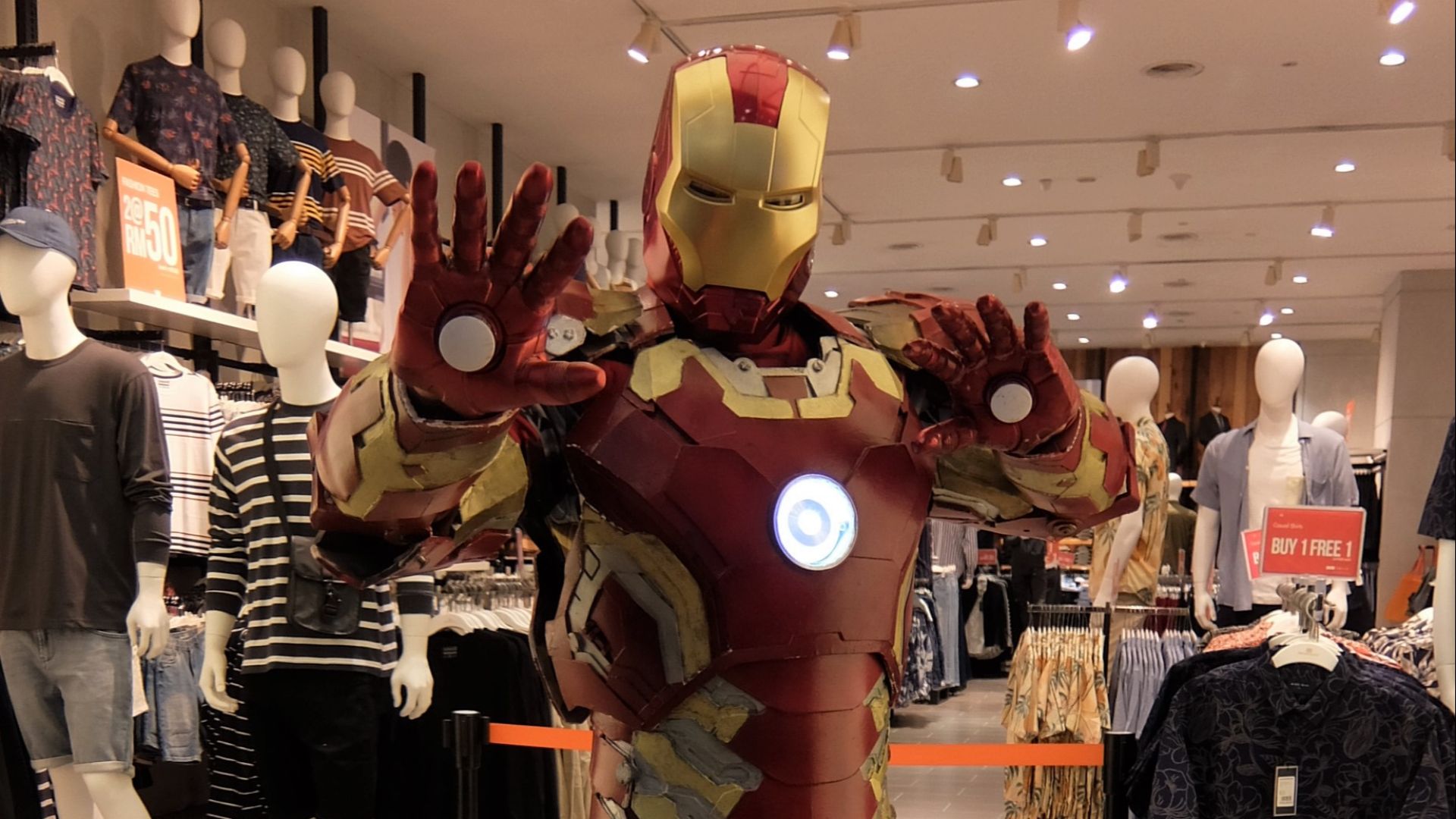 File:Cosplay of Iron Man at GEMA 2022.jpg