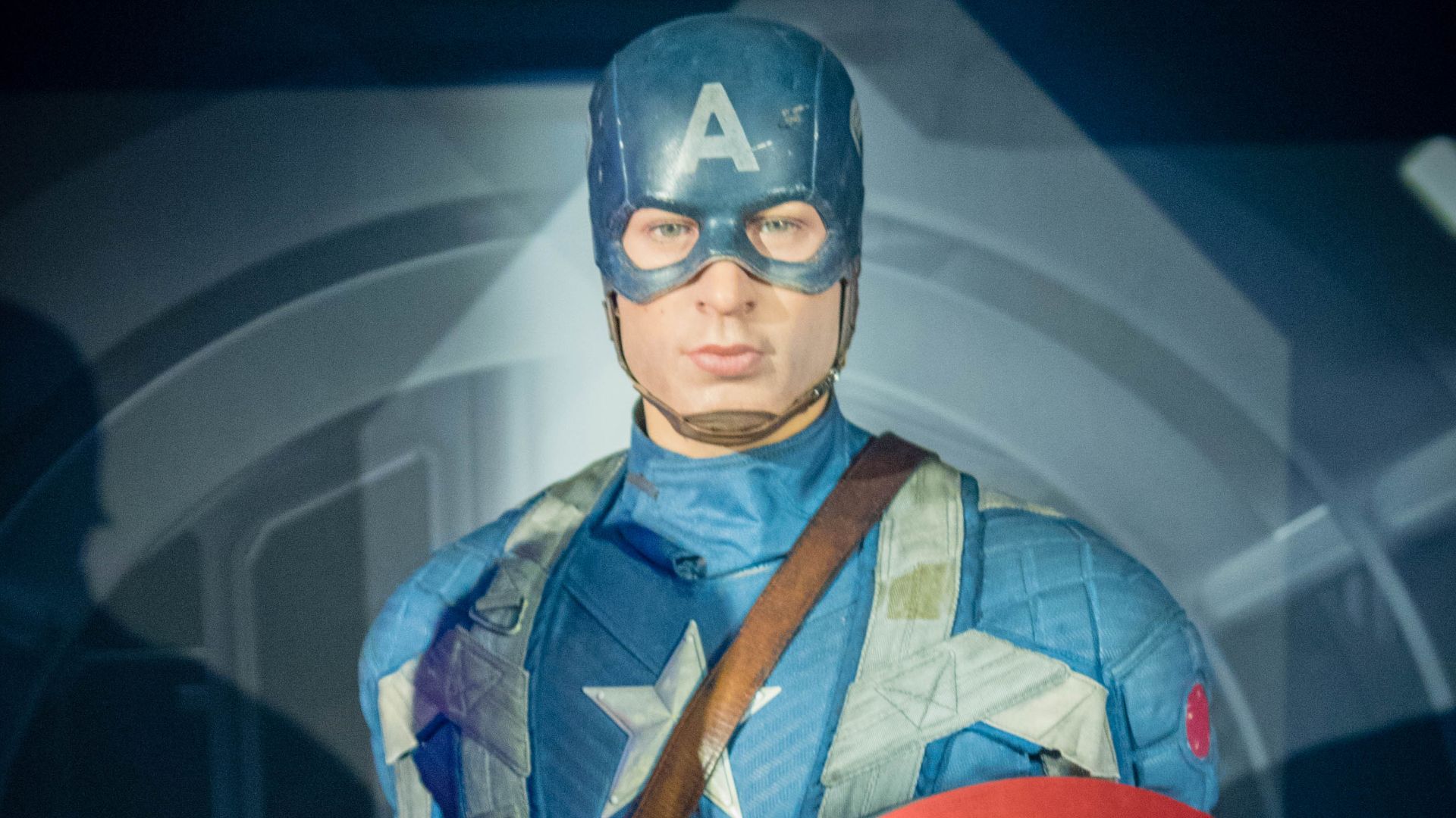File:Chris Evans as Steve Rogers aka Captain America (34407349161).jpg