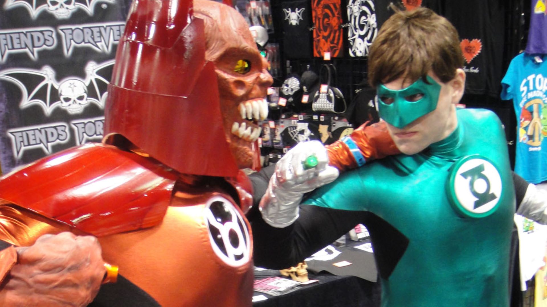 File:Wizard World Anaheim 2011 - Red Lantern Atrocitus versus Green Lantern (5674971520).jpg