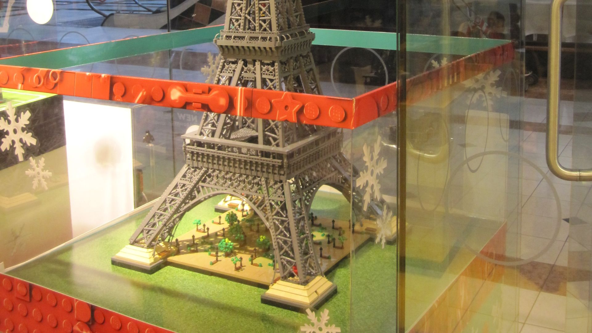 File:LEGO Eiffel Tower on Display.jpg