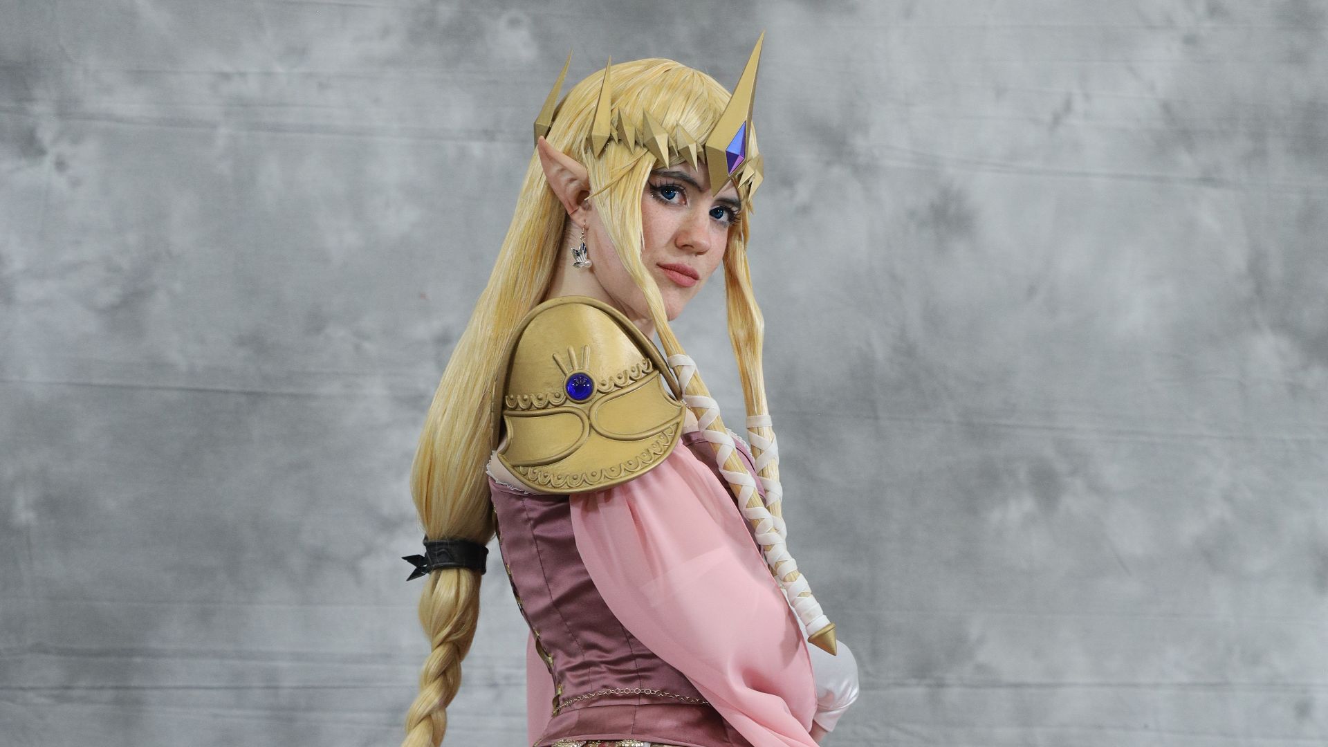 File:San Diego Comic-Con 2024 Masquerade - Cosplay of Zelda 1.jpg