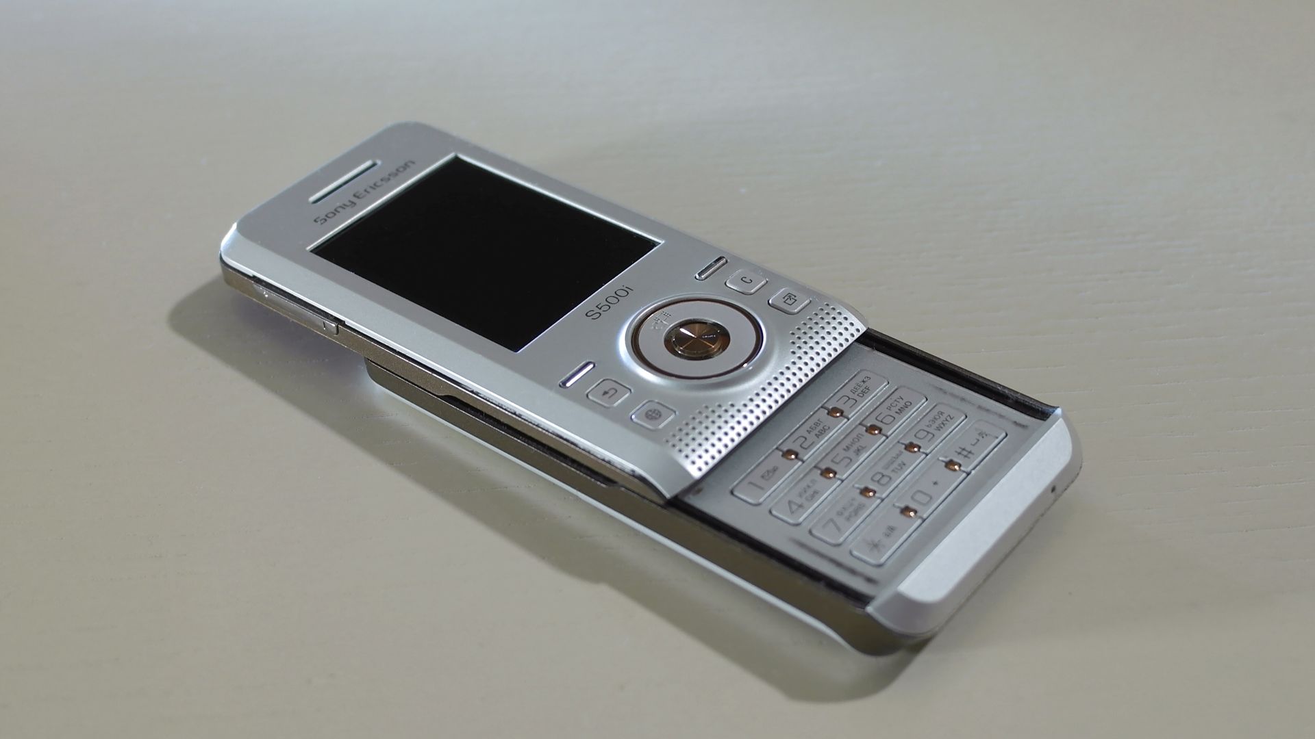 File:Sony Ericsson S500i open.jpg