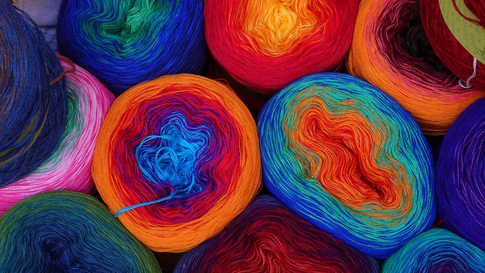 File:Rainbow yarn for knitting, display in front of a needlework shop in Graz, Austria, GW23-100.jpg