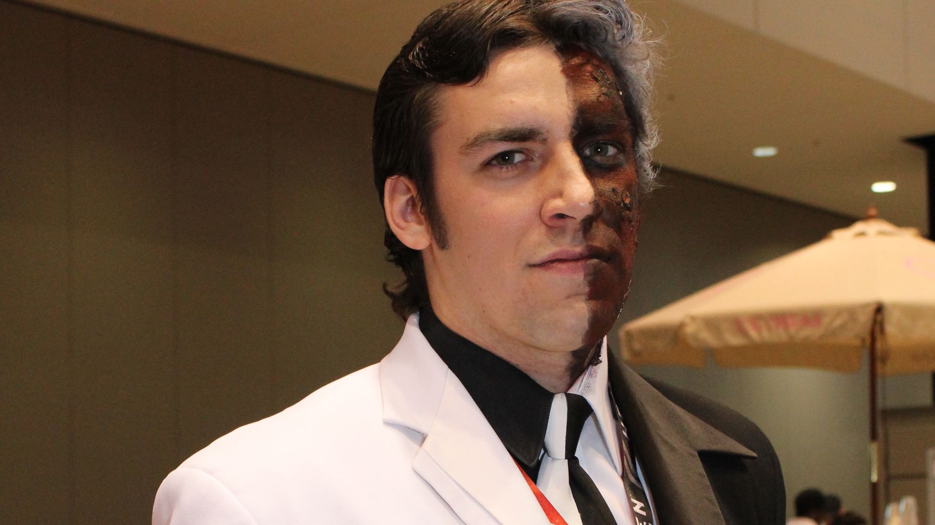 File:C2E2 2013 - Two Face (8683586201).jpg
