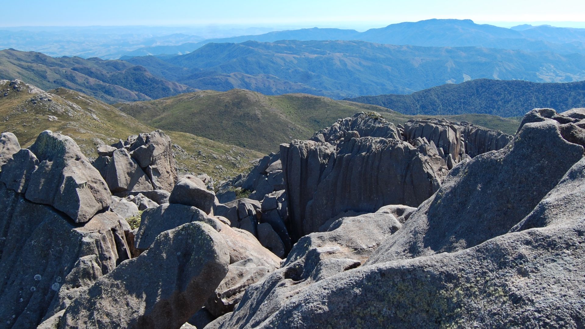 File:View of the Altar seen from the top of Agulhas Negras - NWN^ - panoramio.jpg