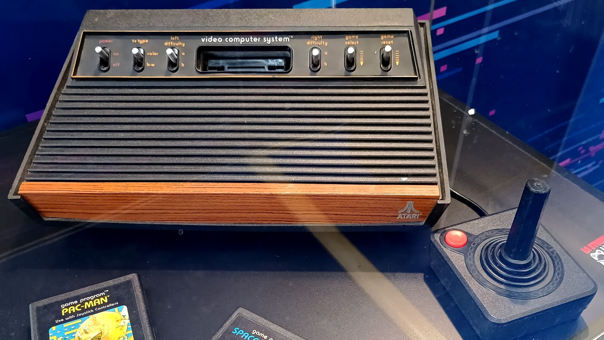 File:Atari 2600 pronta per il gioco.jpg