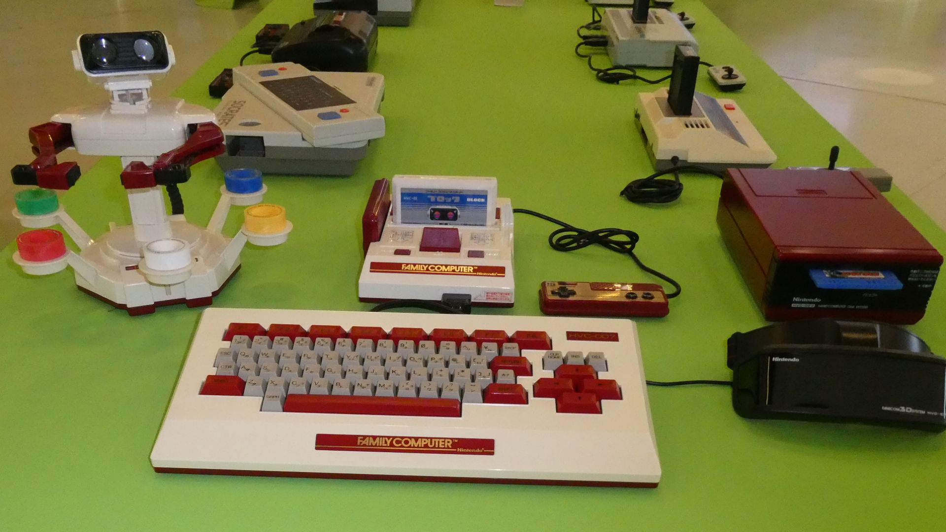 File:Nintendo Family Computer Famicom (1983) 1.jpg