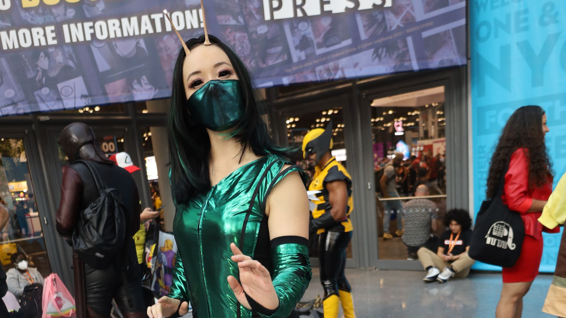 File:NYCC Friday 2022 by Curlyrnd 186.jpg