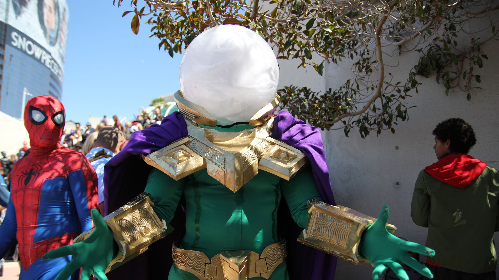 File:Mysterio Cosplay at San Diego Comic Con 2019.jpg