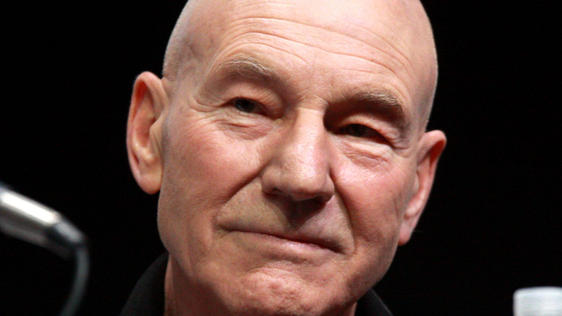 File:Patrick Stewart by Gage Skidmore.jpg