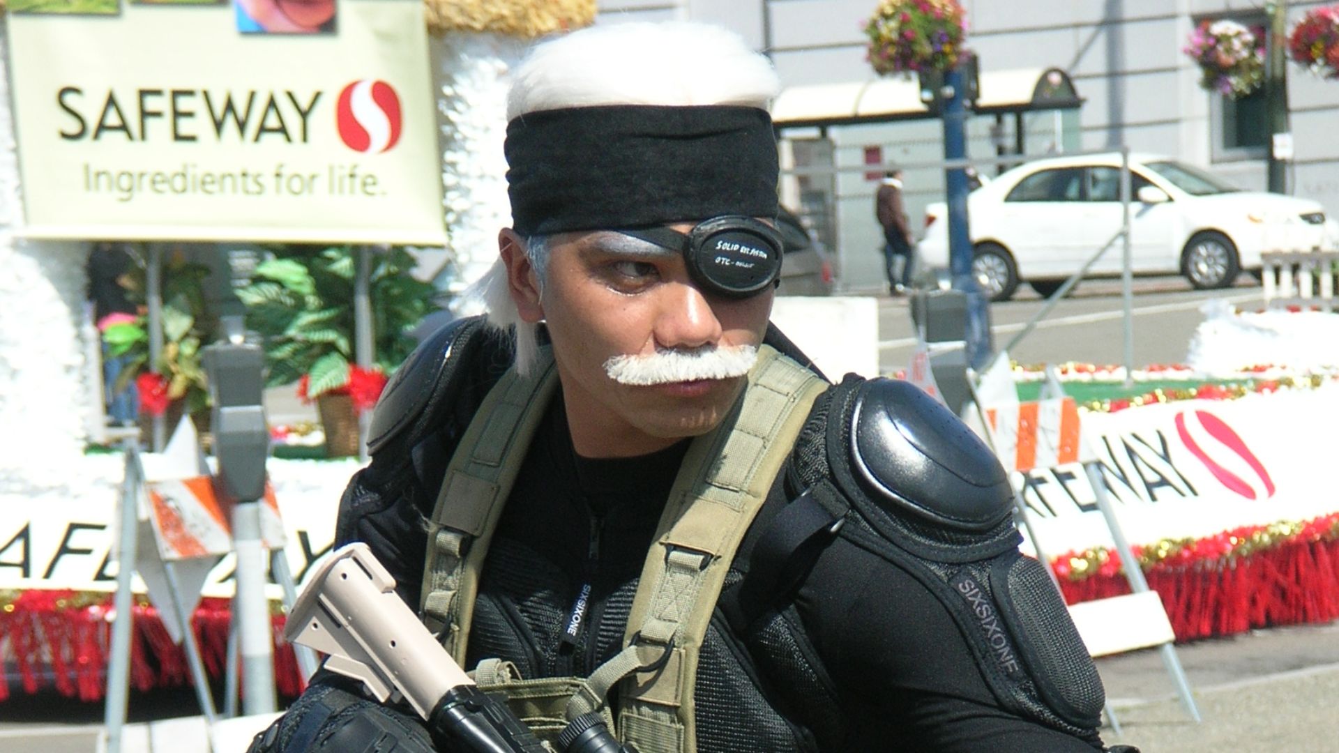 File:Solid Snake cosplayer at 2010 NCCB 2010-04-18 1.JPG
