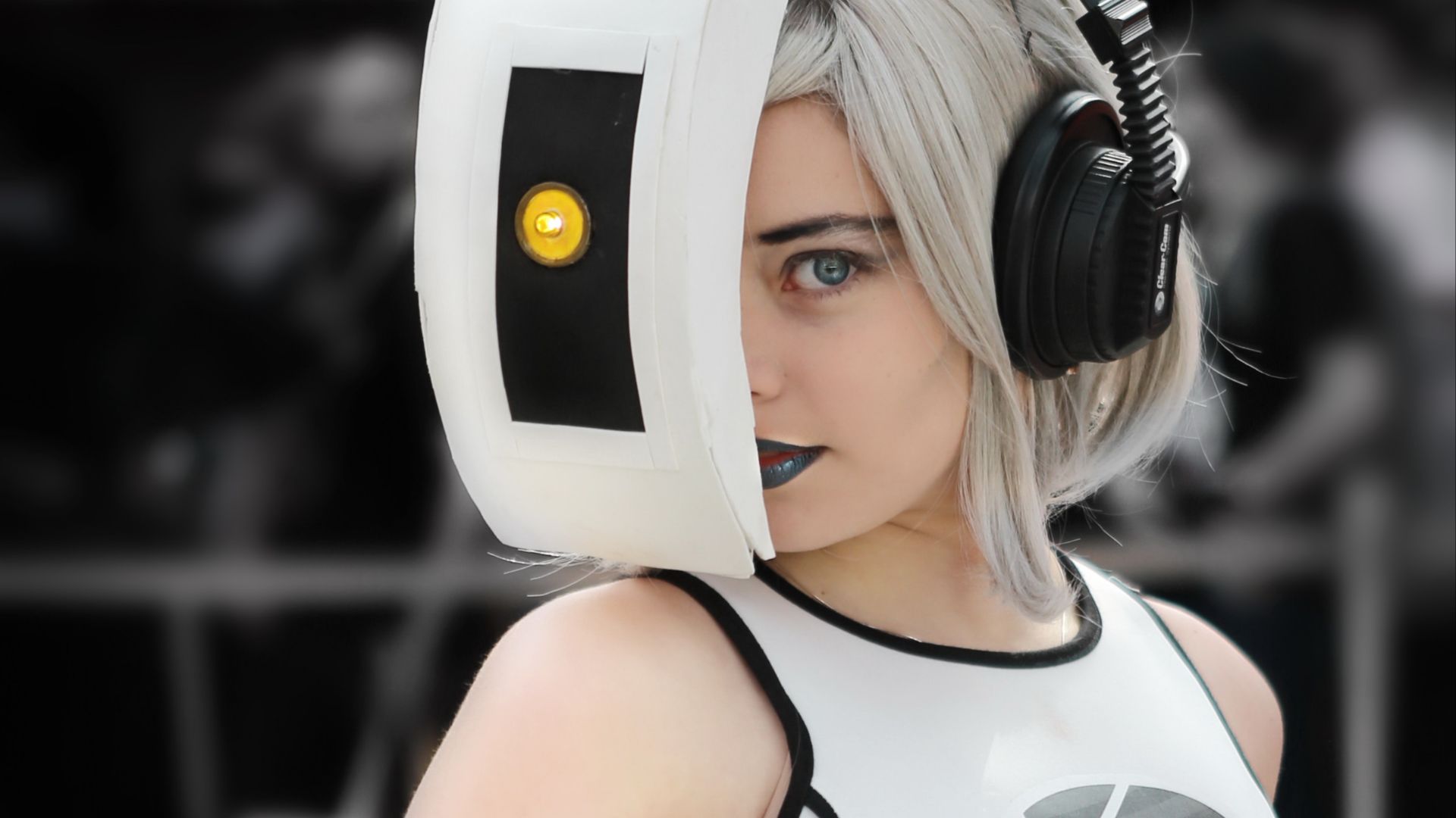 File:GLaDOS Cosplayer at NYCC 2015 - 02.jpg