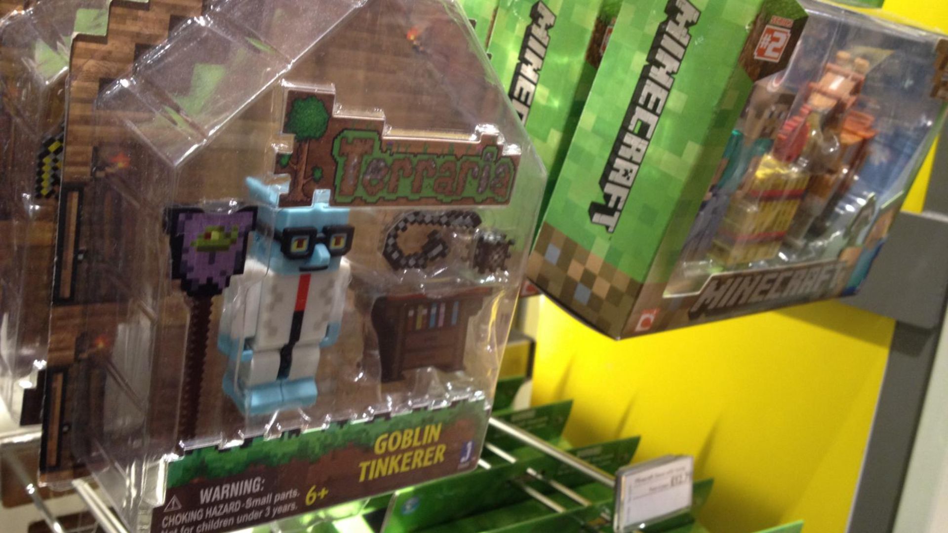 File:Terraria and Miecraft toys (25538251172).jpg