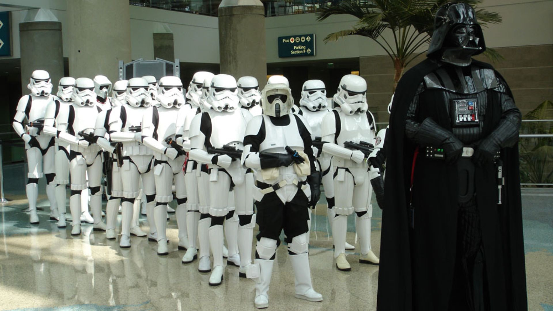 File:Star Wars Celebration IV - Darth Vader gathers his troops (4878894218).jpg