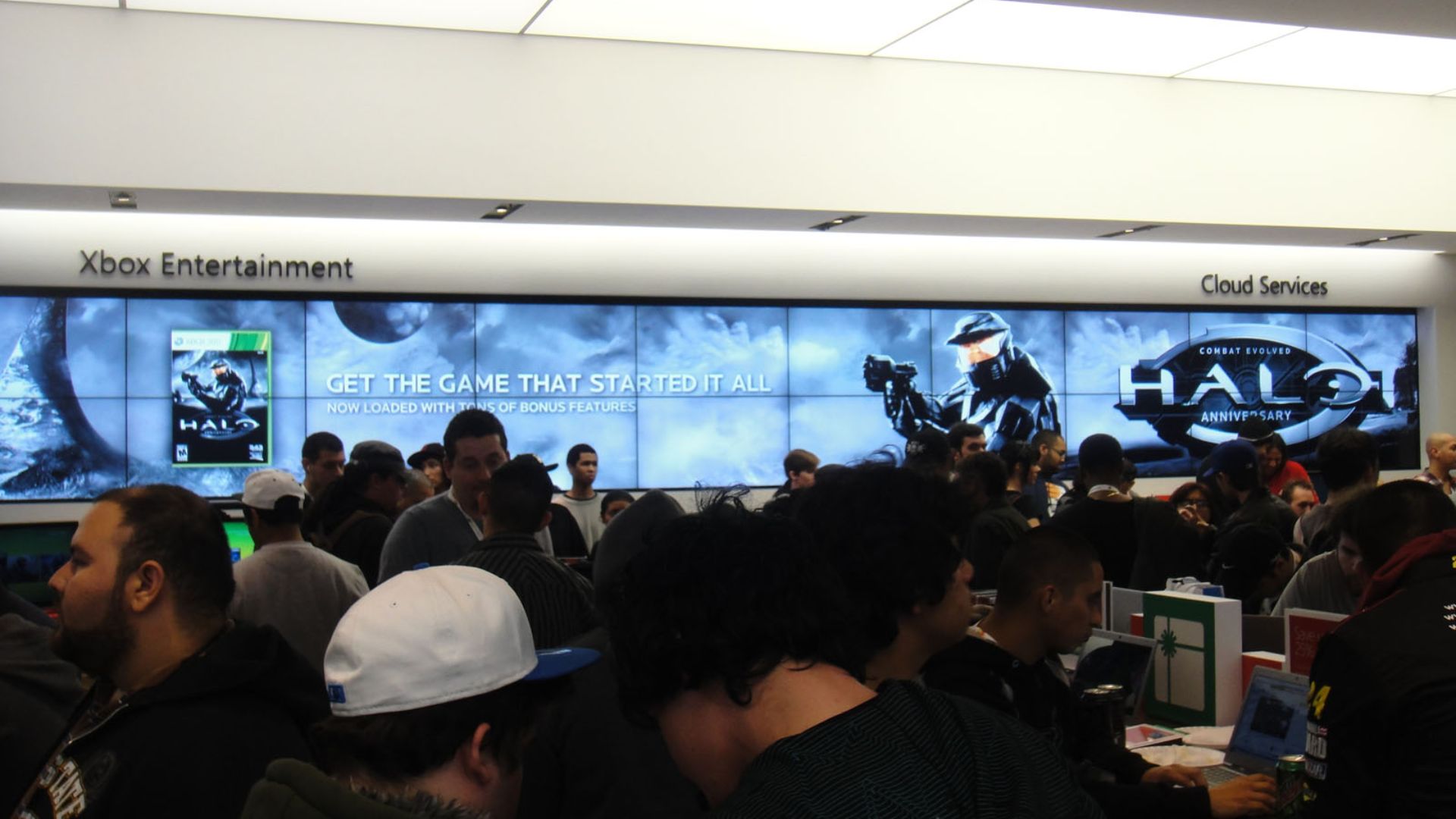 File:Halo Anniversary LA Game Launch (6381868063).jpg