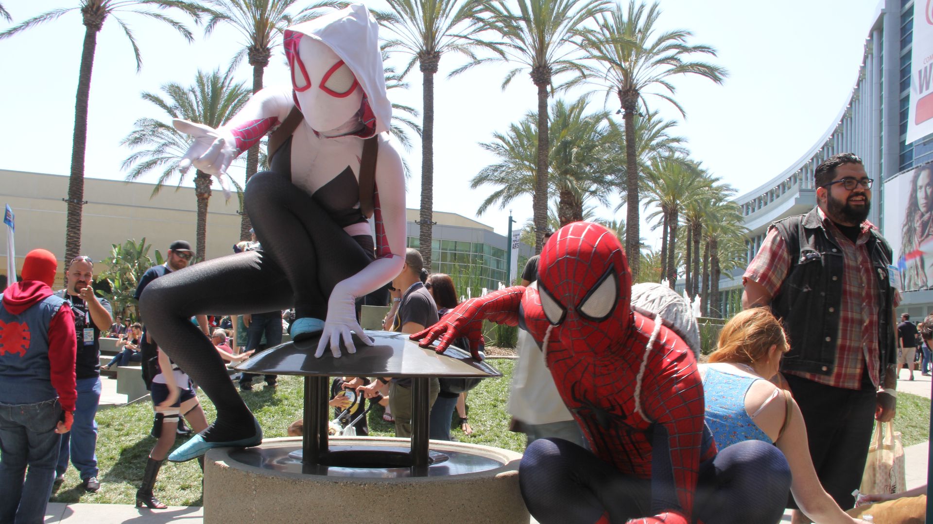 File:WonderCon 2015 - Spider-Gwen and Spider-Man (16863367009).jpg