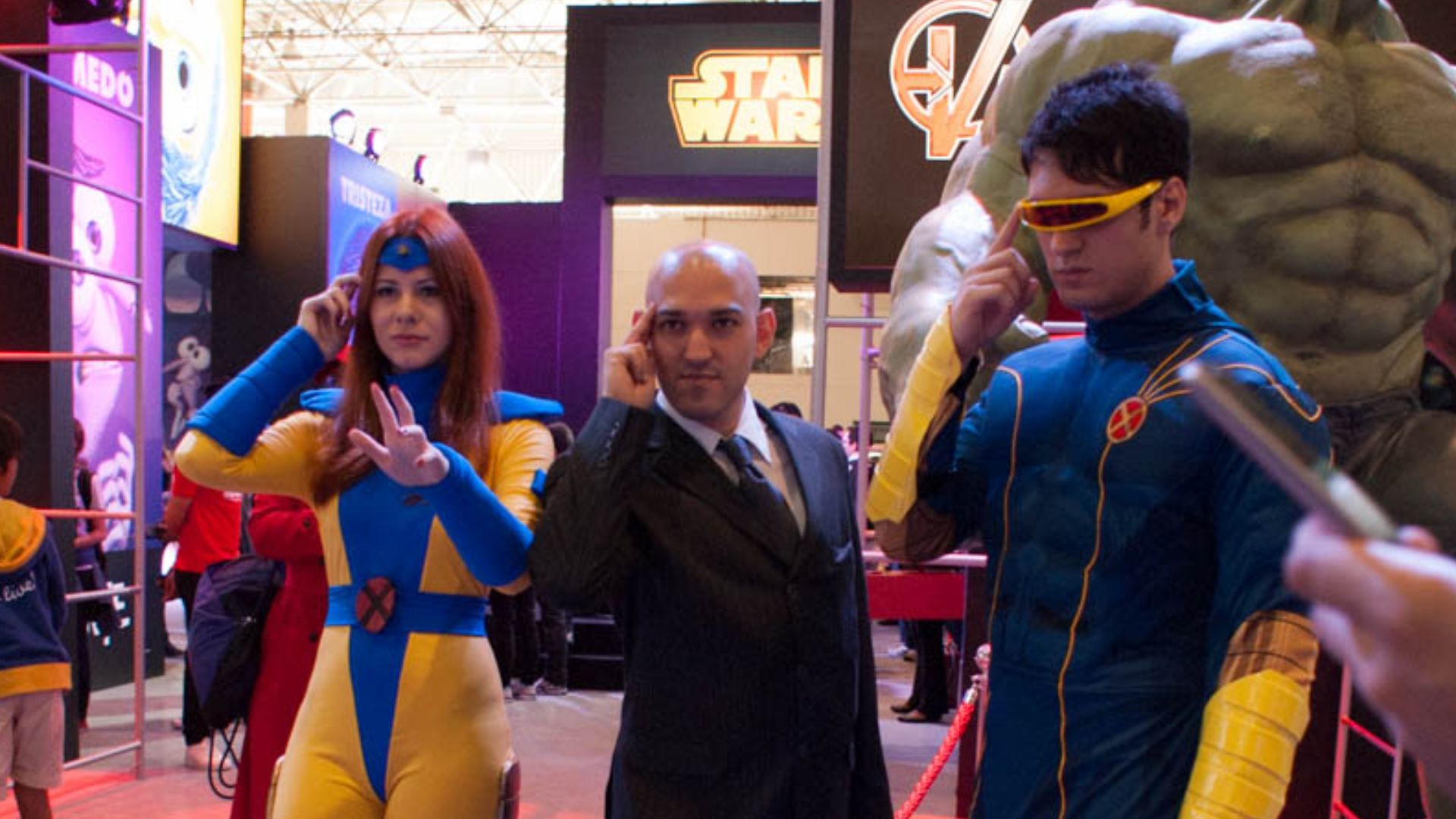 File:Comic Con Experience - 2014 - Cosplay Jean Grey, Professor X and Cyclops.jpg