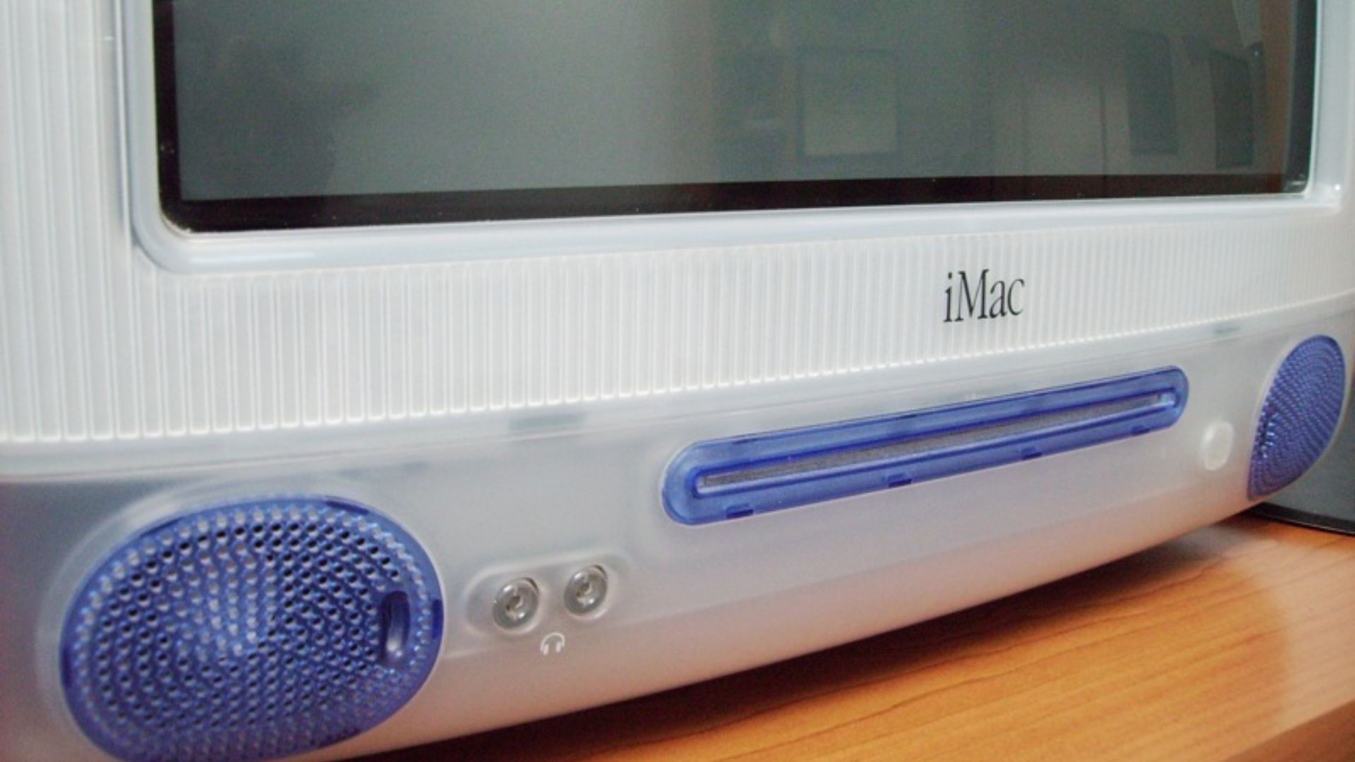 File:Apple iMac G3 Indigo slot-loading drive-2006-02-14.jpg