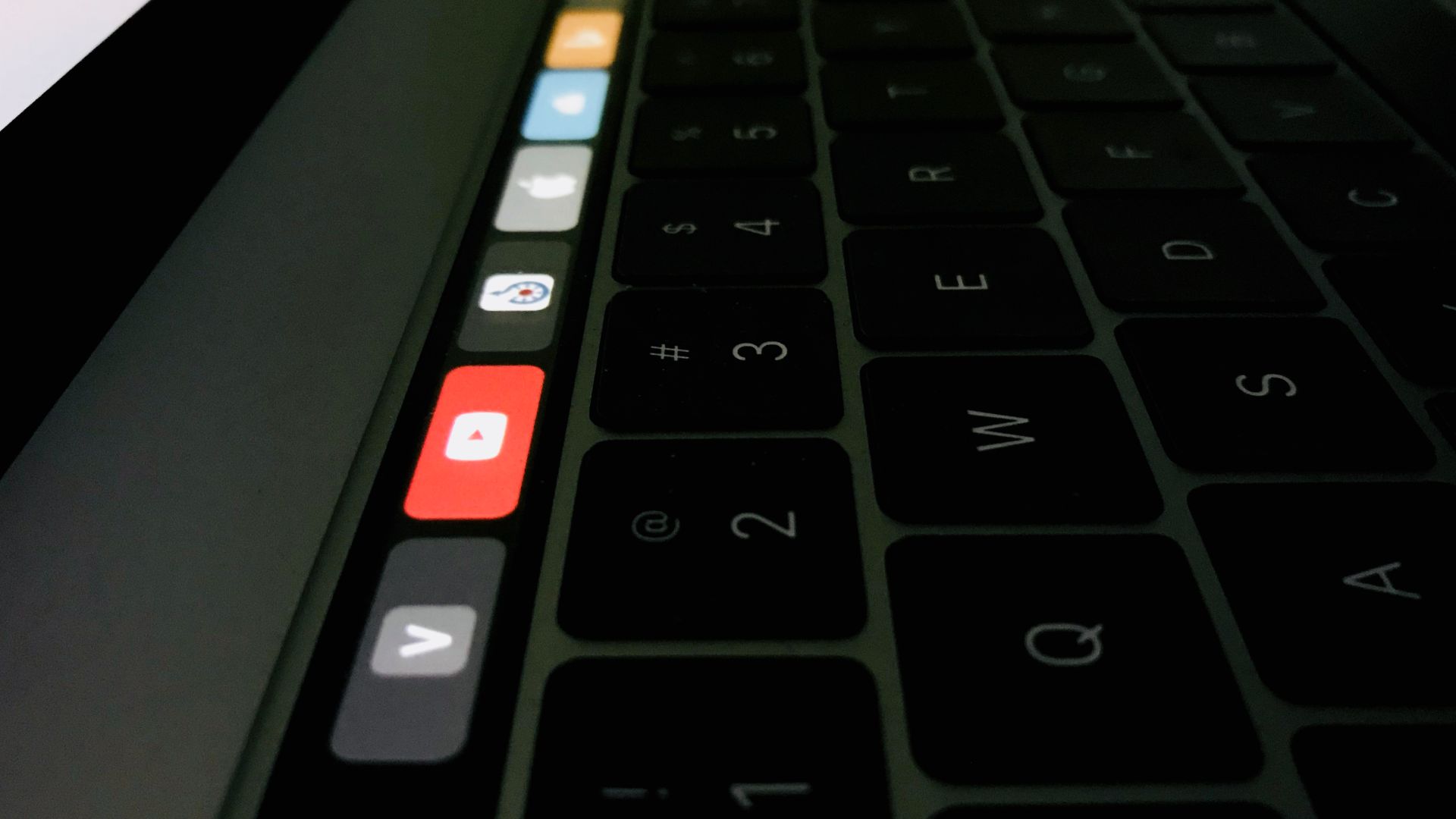 File:Touch bar of 15