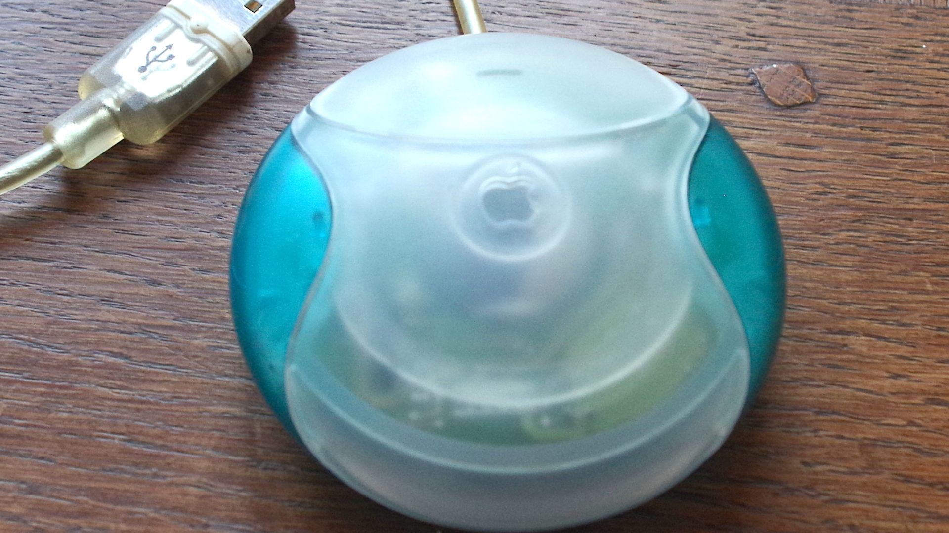 File:Apple USB Mouse.JPG