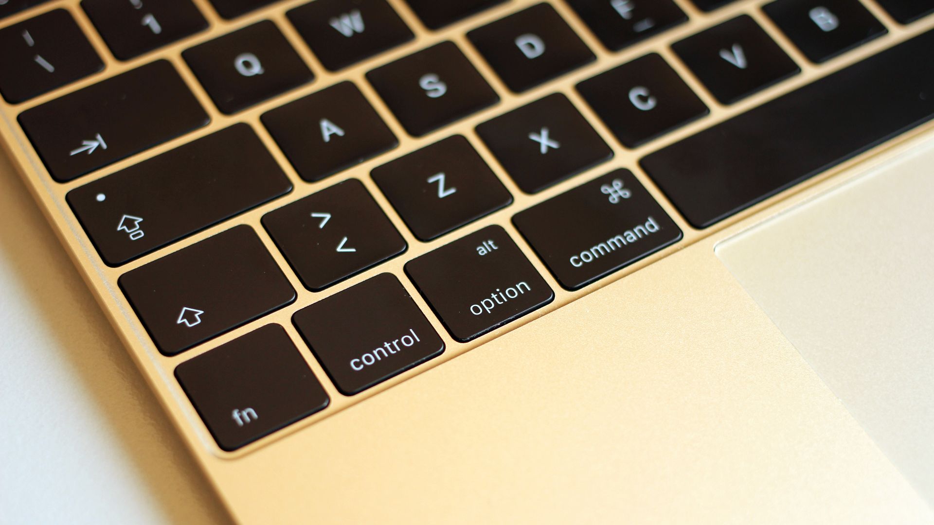 File:Apple MacBook (17182409179).jpg