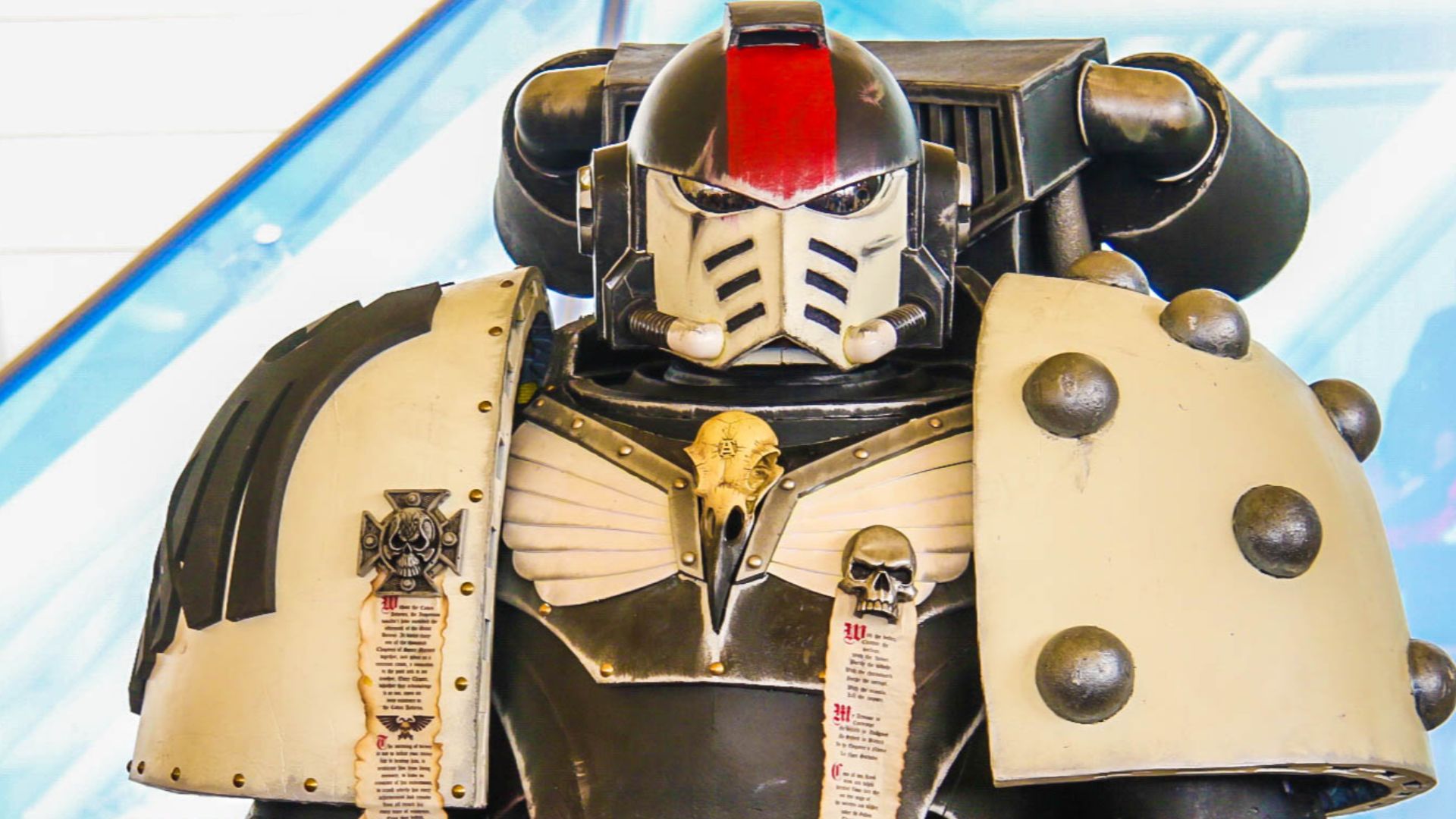 File:Space Marine Cosplay - MCM Comic Con 2016 (27122904700).jpg