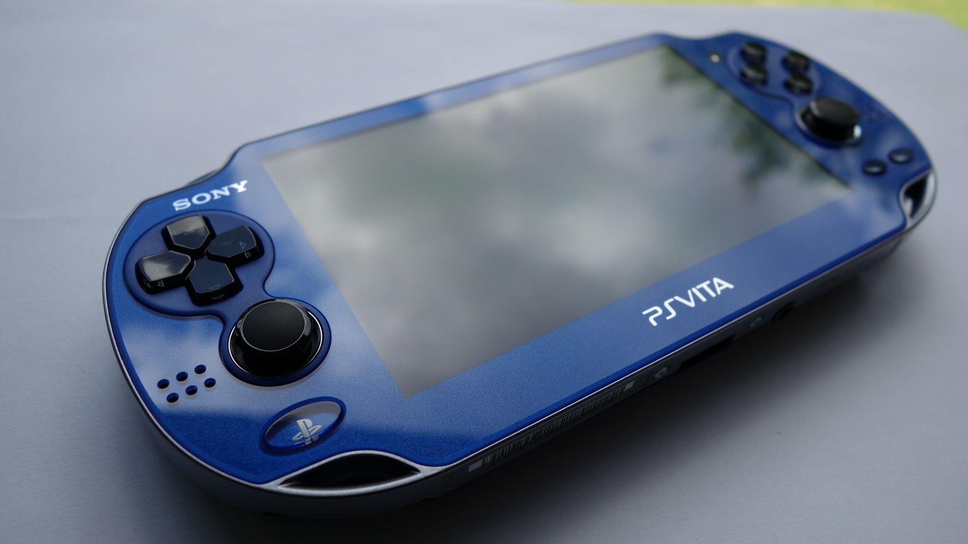 File:PlayStation Vita PCH-1000 model blue 2.jpg