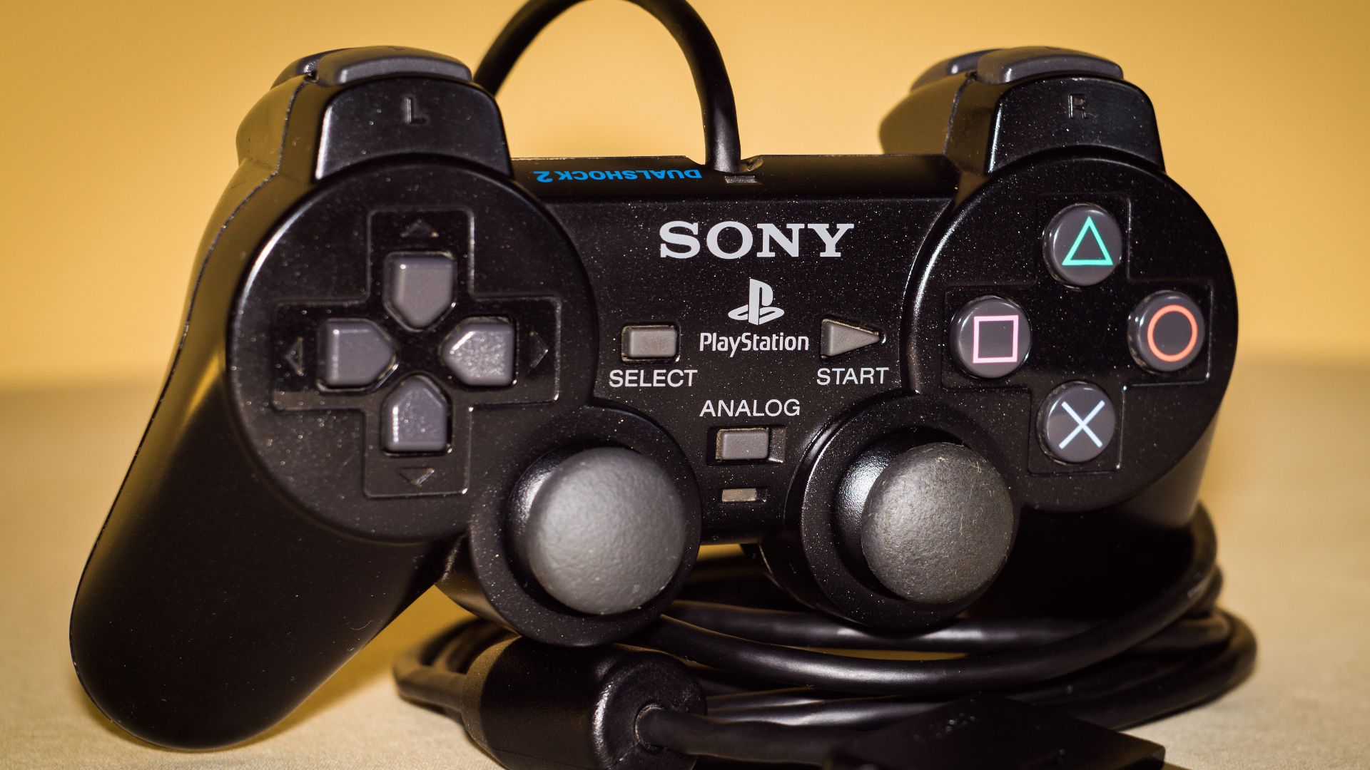 File:Sony Playstation 2 SCPH-5001 V9 - Controle Dualshock 2 Duakshock 2 controller (19482334691).jpg