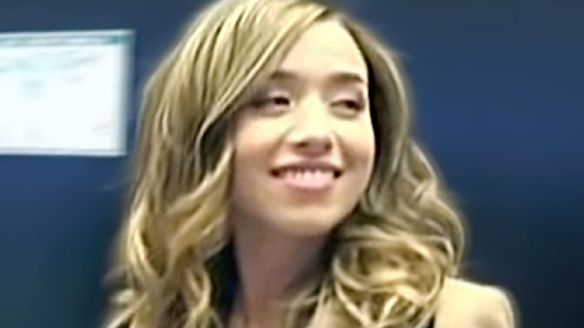 File:Pokimane at Twitchcon Berlin 2019.png