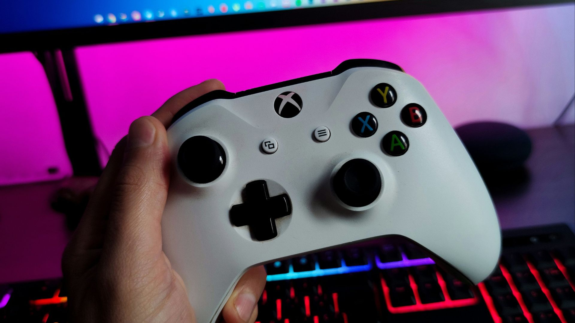 white xbox one game controller
