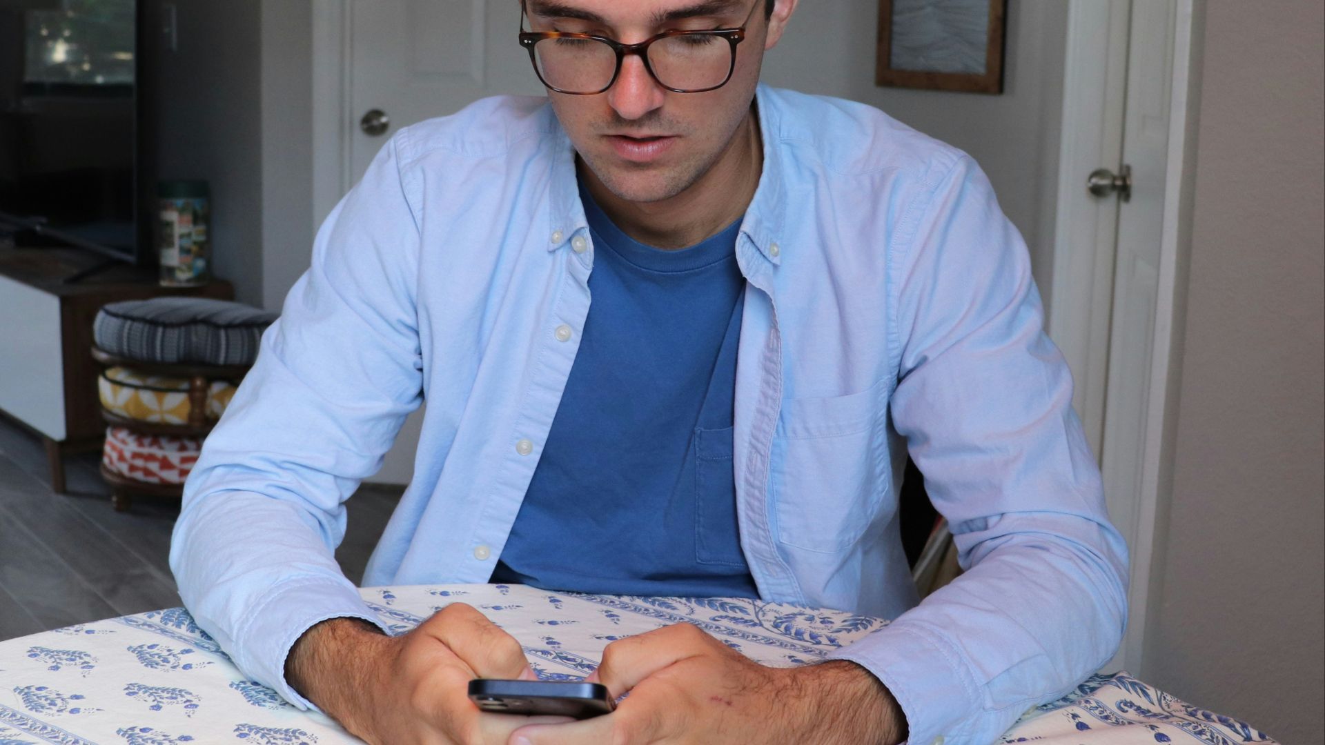 man in white dress shirt and blue necktie