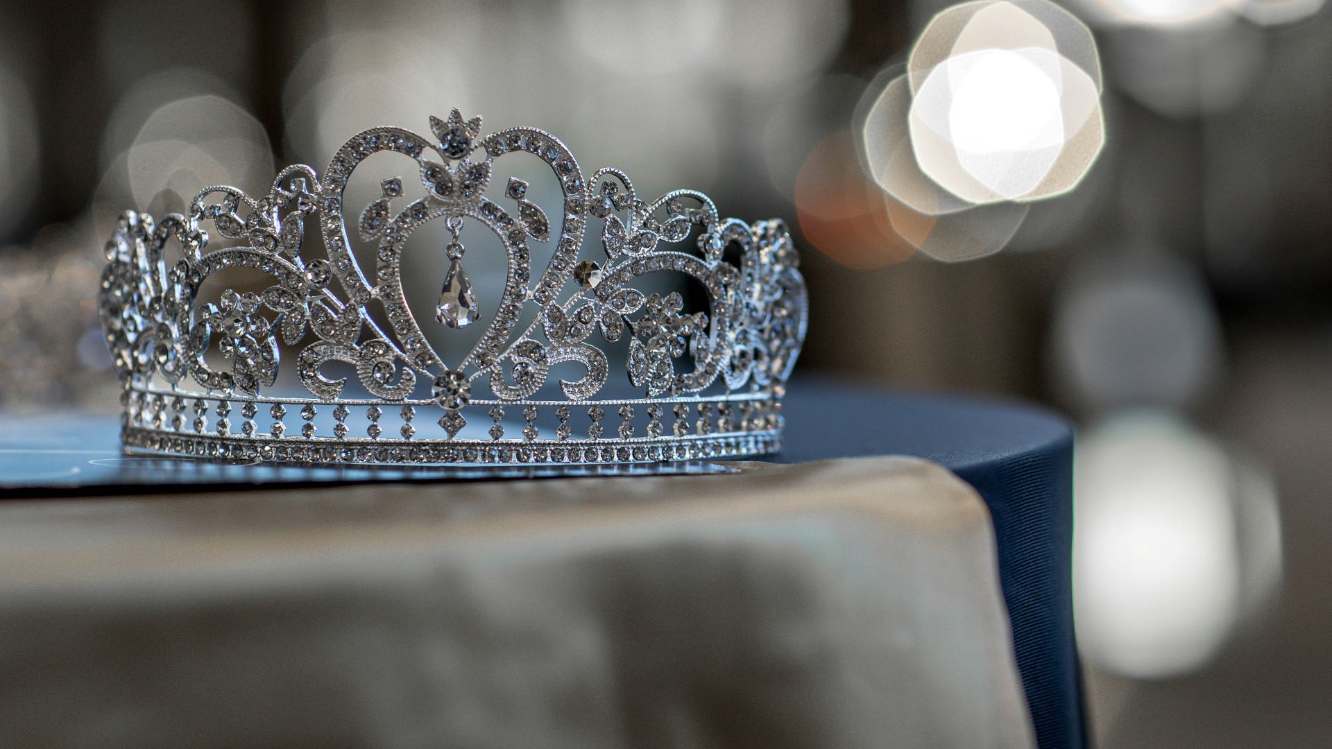 silver-colored crown