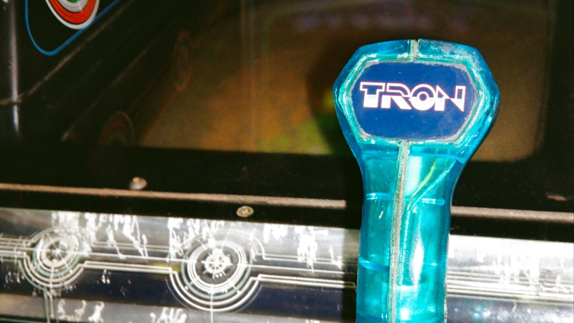 a close up of a pinball machine with buttons