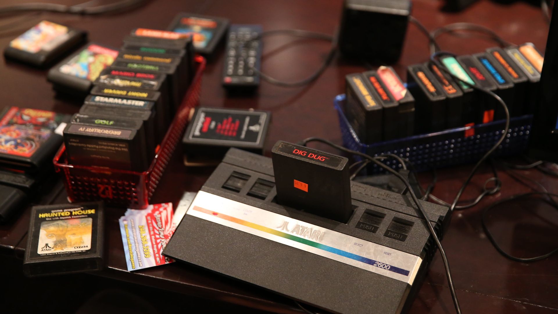 File:Atari 2600, vintage games.jpg