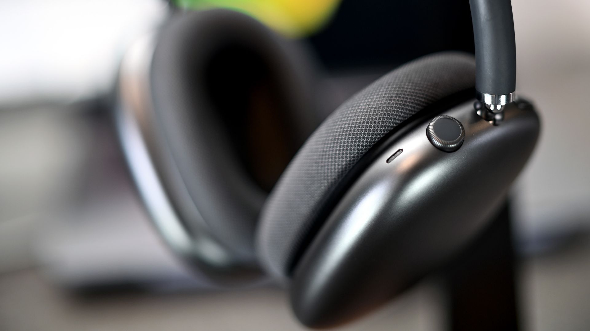 File:Apple AirPods Max 7.jpg