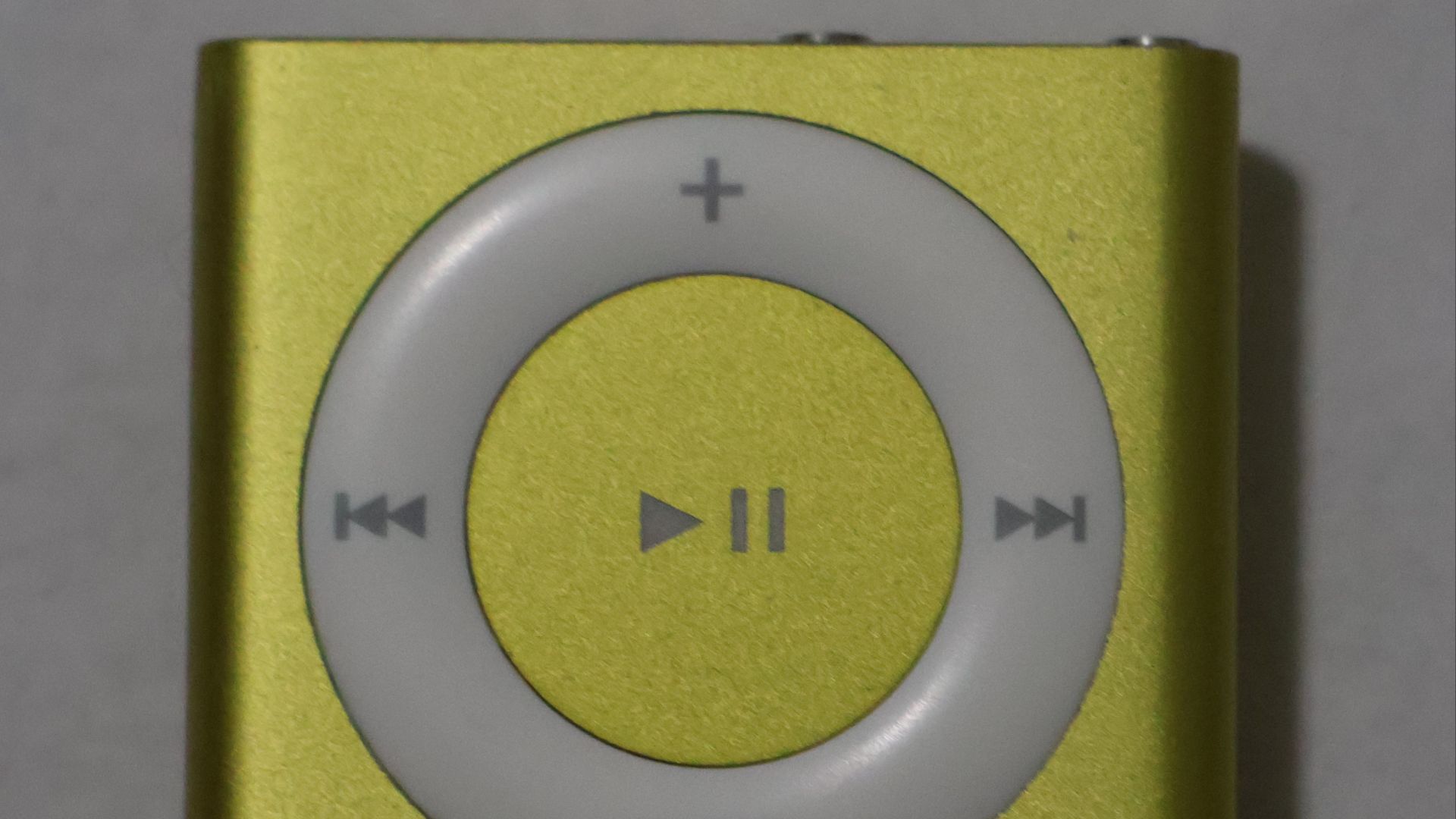 File:Yellow iPod Shuffle (Front).jpg