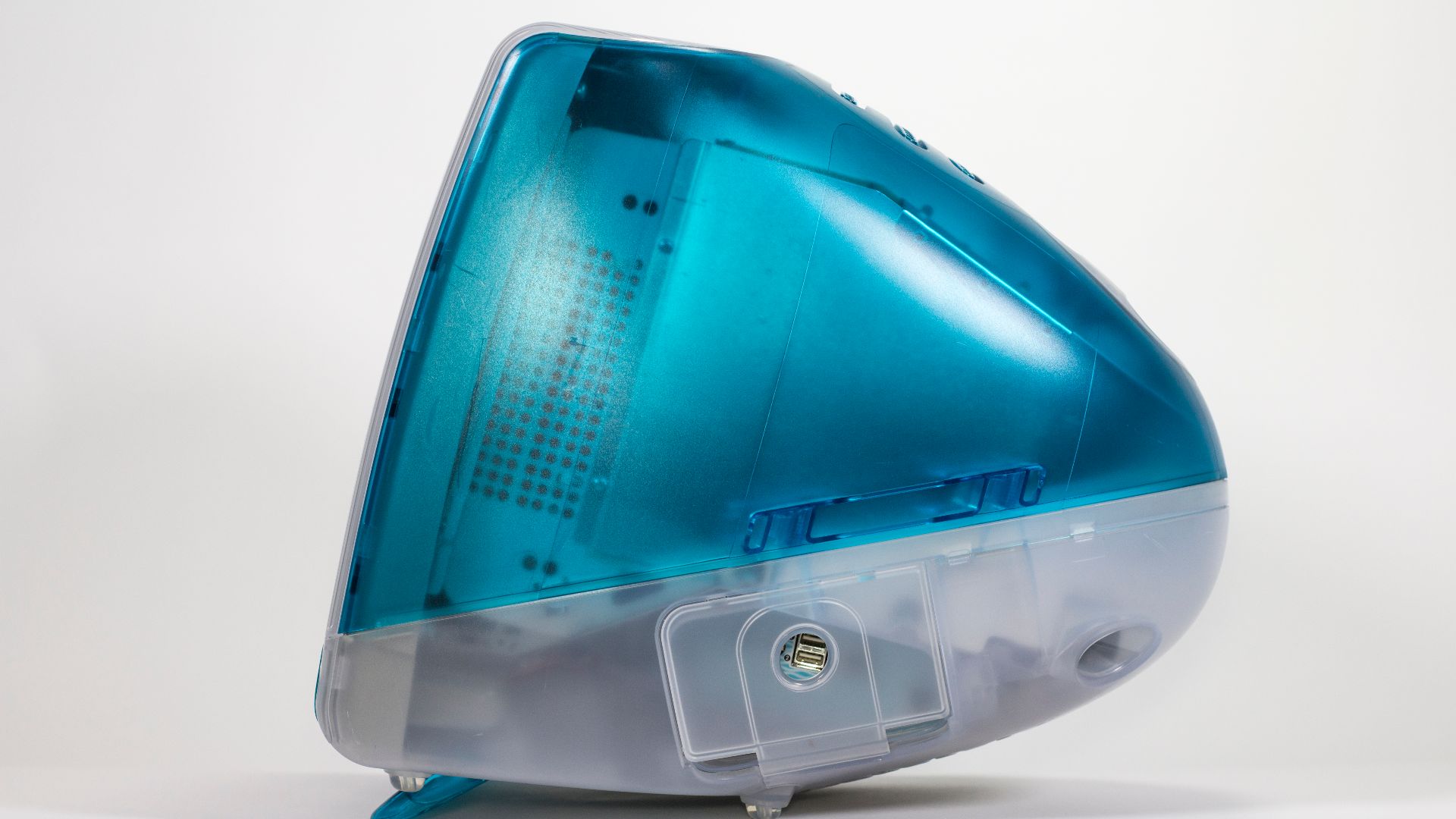 File:Imac G3 Blueberry side.jpg