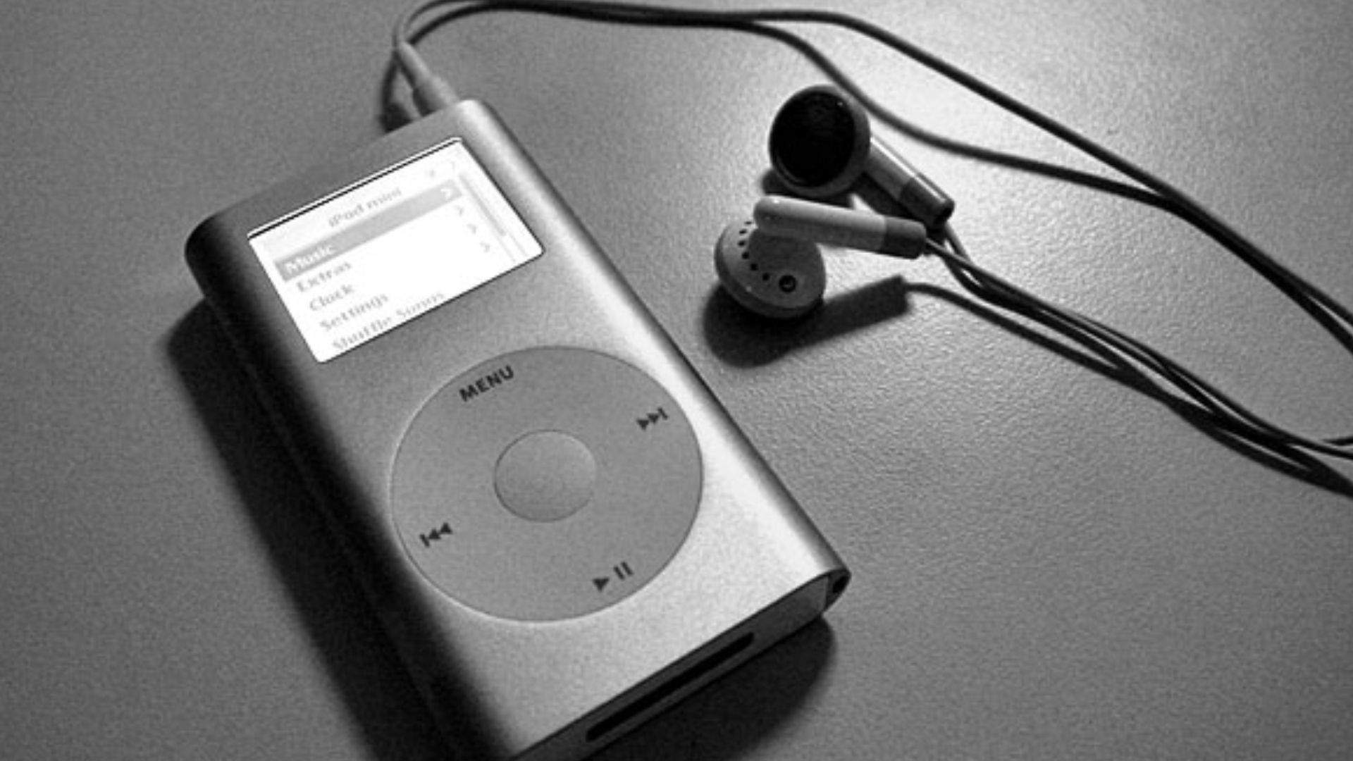 File:IPod Mini with headphones.jpg