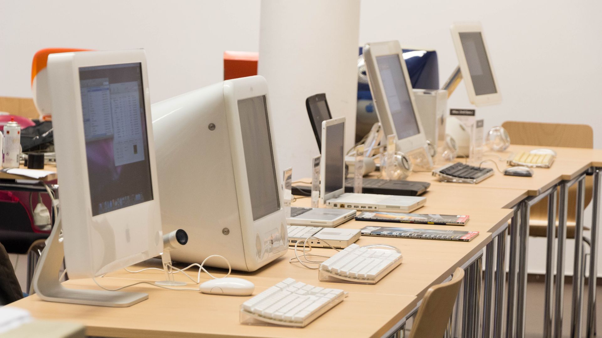 File:Apple Historie (15447630201).jpg