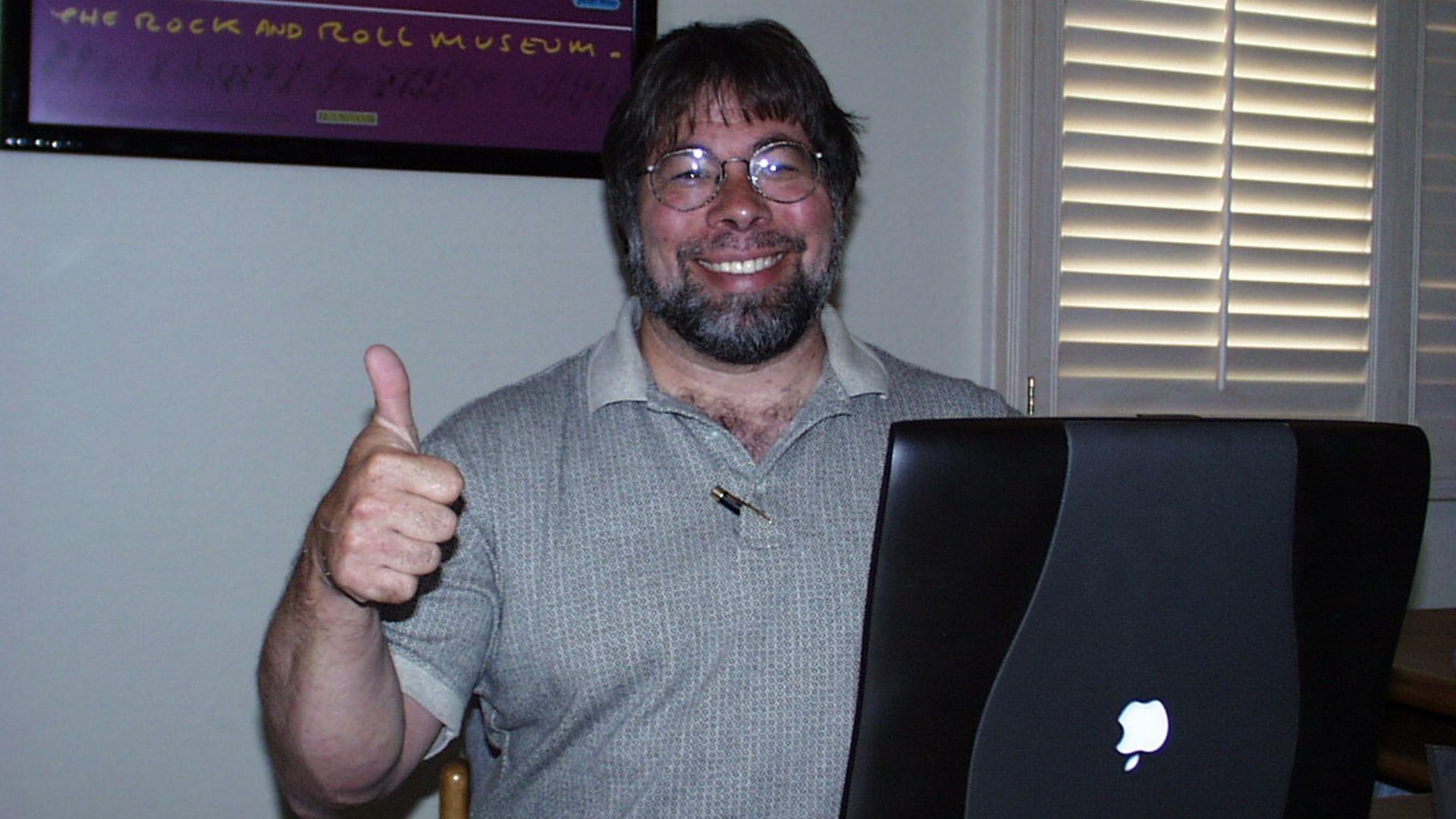File:Steve Wozniak thumbs up.jpg