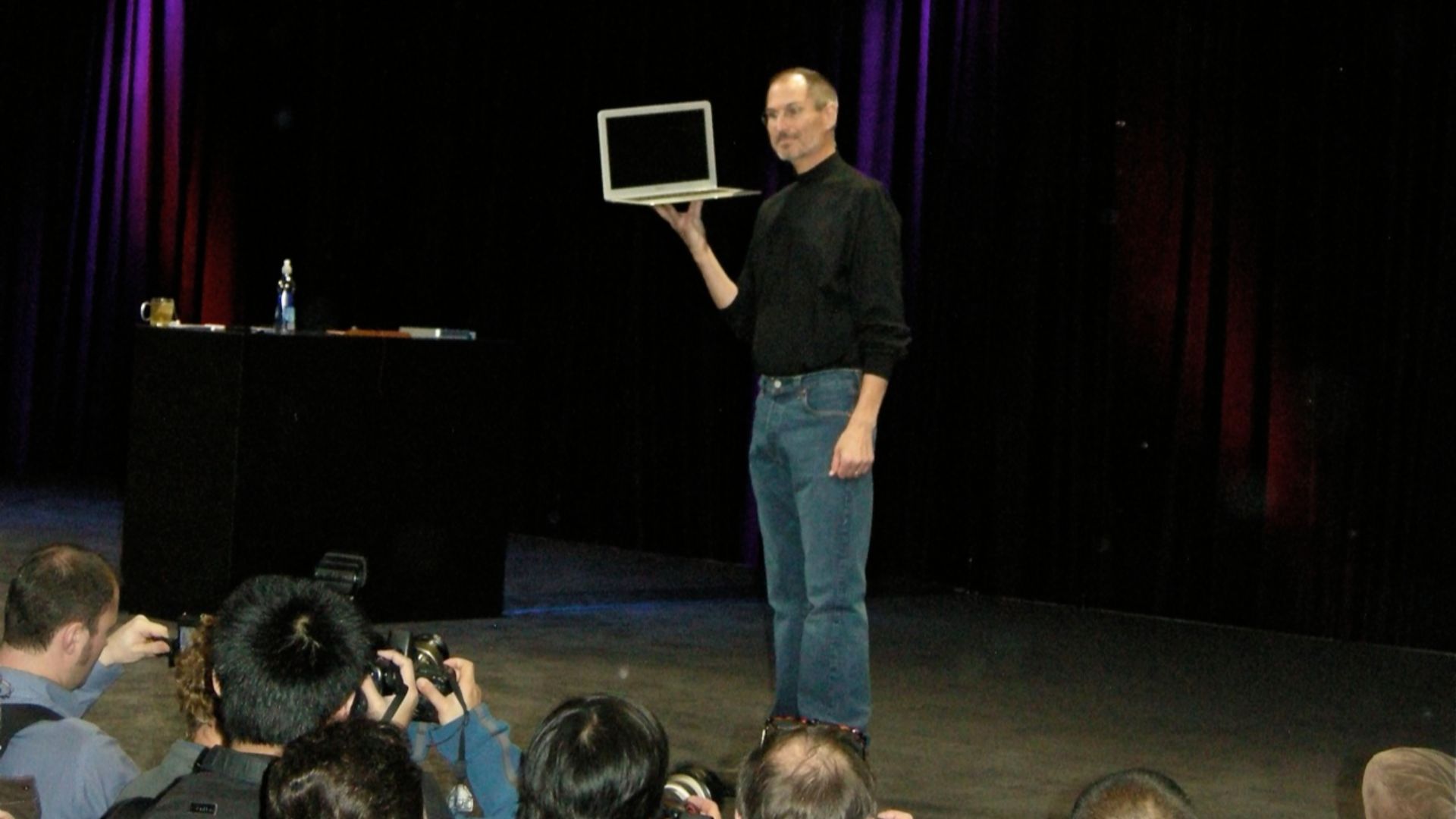 File:Steve jobs Macbook Air.jpg