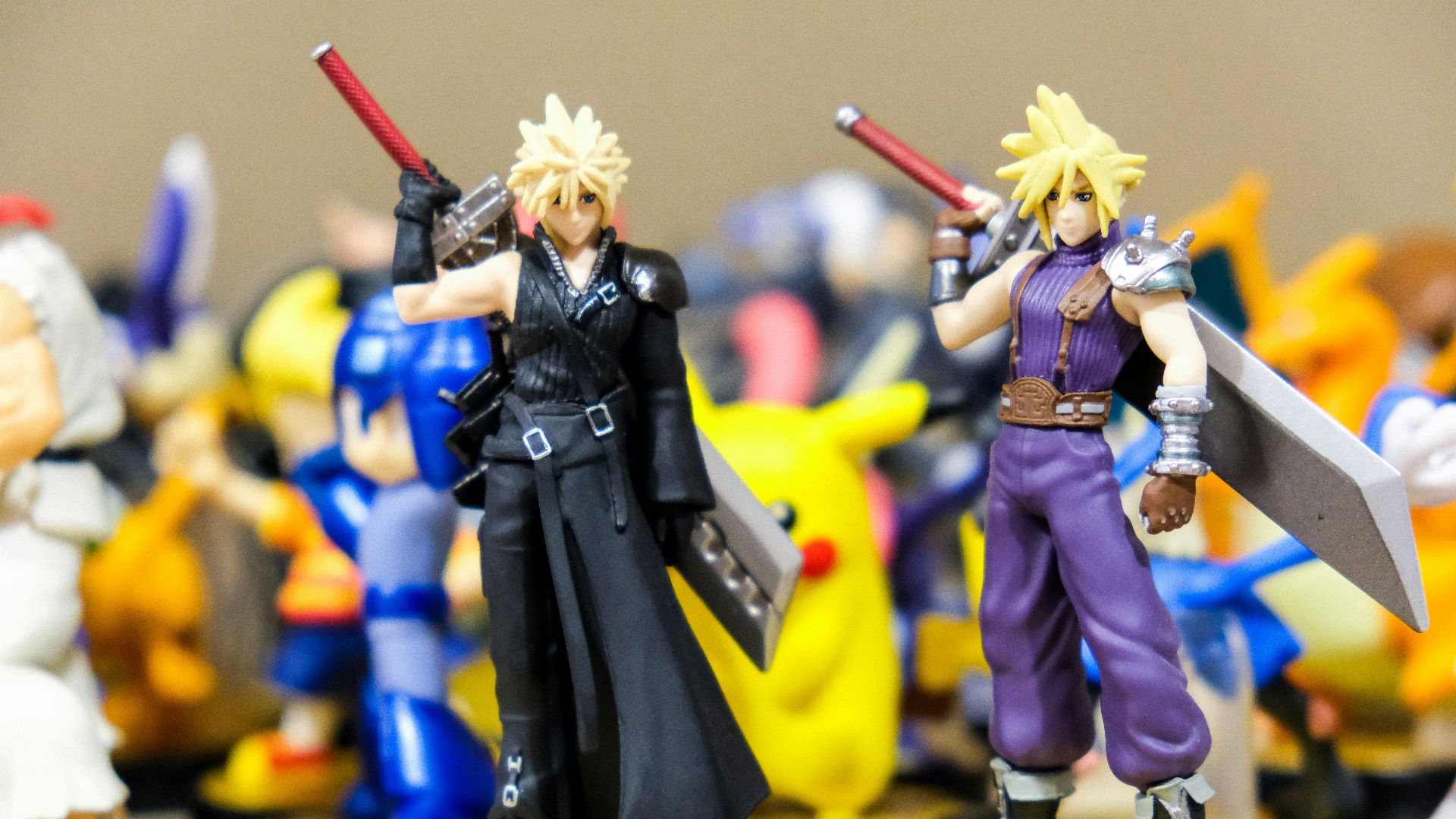 shallow focus photo of Cloud Strife figurine